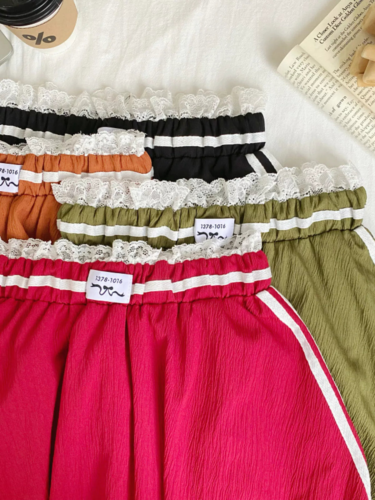 Lace trim elastic waist mini skirt fabric detail