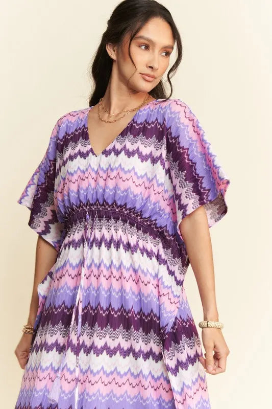 Wavy Print Tie Waist Flowy Dress in Lilac styled look