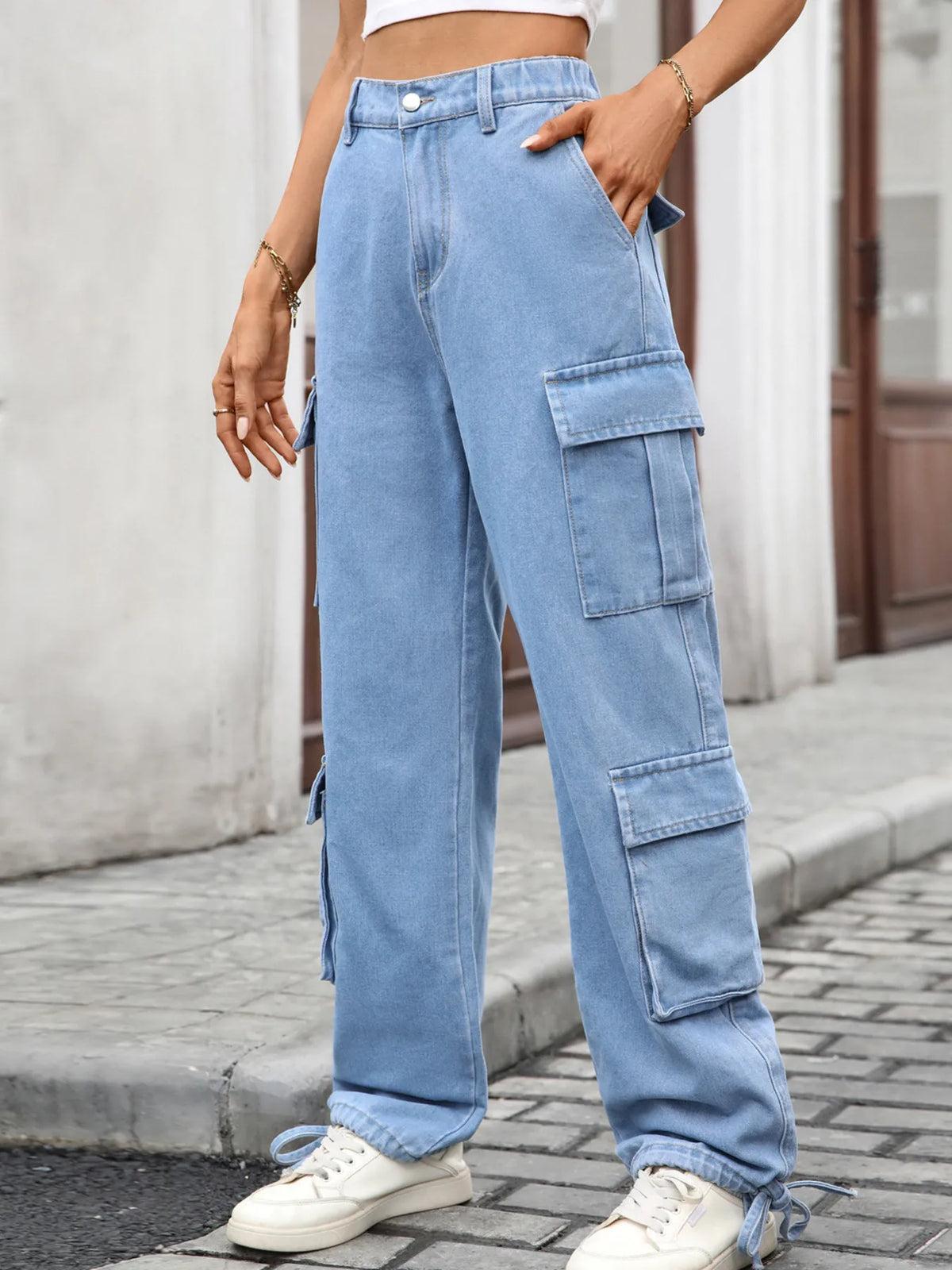 Cargo pocket detail on wide leg jeans
