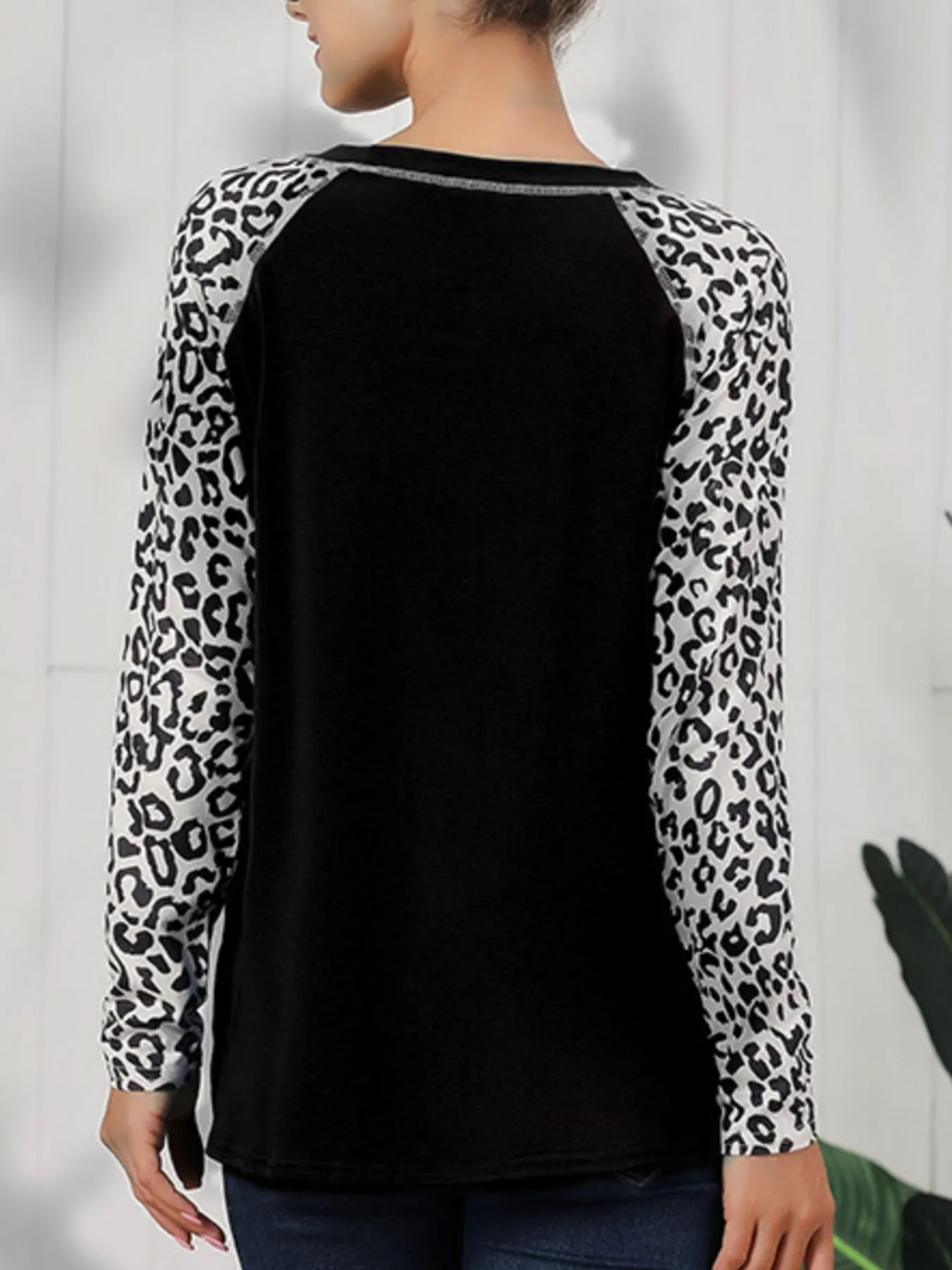 Leopard Print Raglan Sleeve Twist Hem T-Shirt - Fashorio