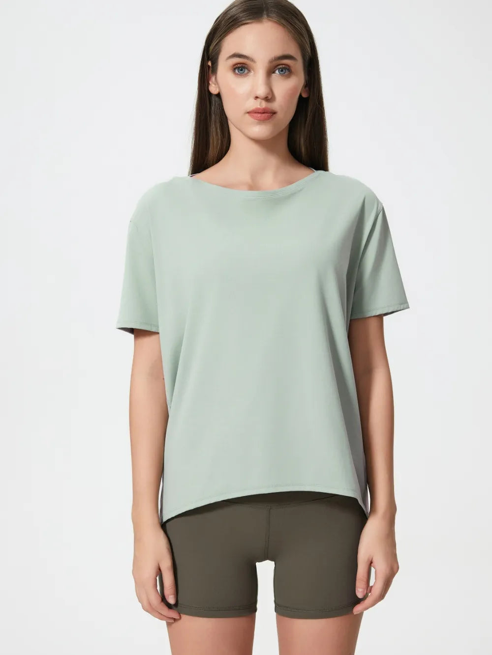 Round neck short sleeve active t-shirt close up detail