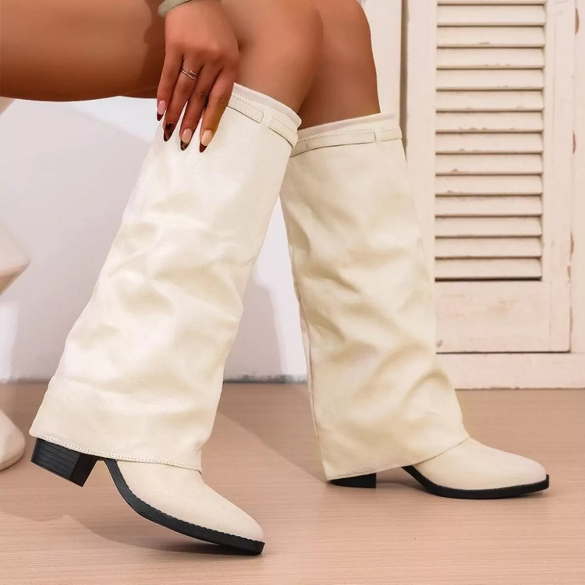 Point toe block heel boots upper detail