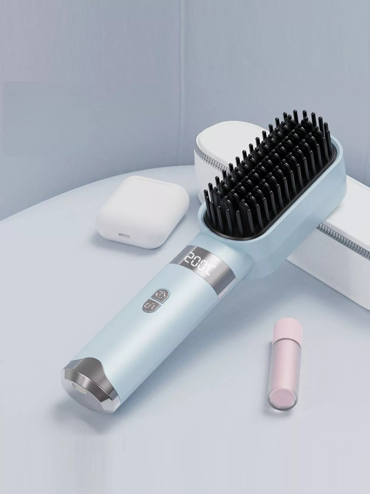 Straightening comb with charging cable