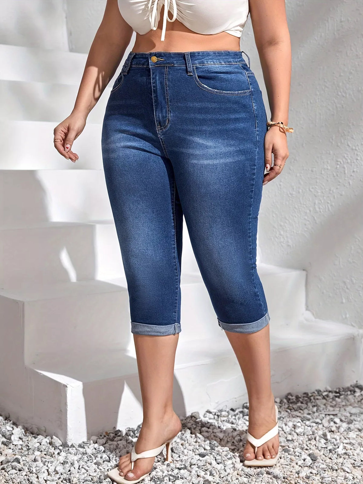 Rolled hem detail on capri jeans