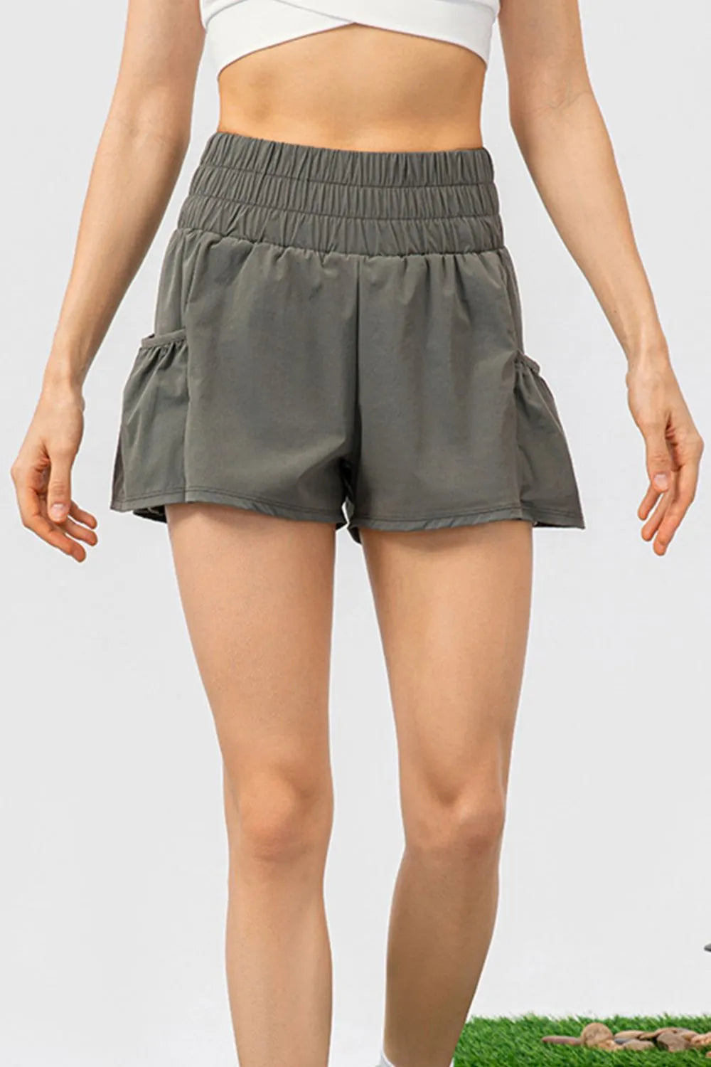Elastic waist pocketed active shorts styled look