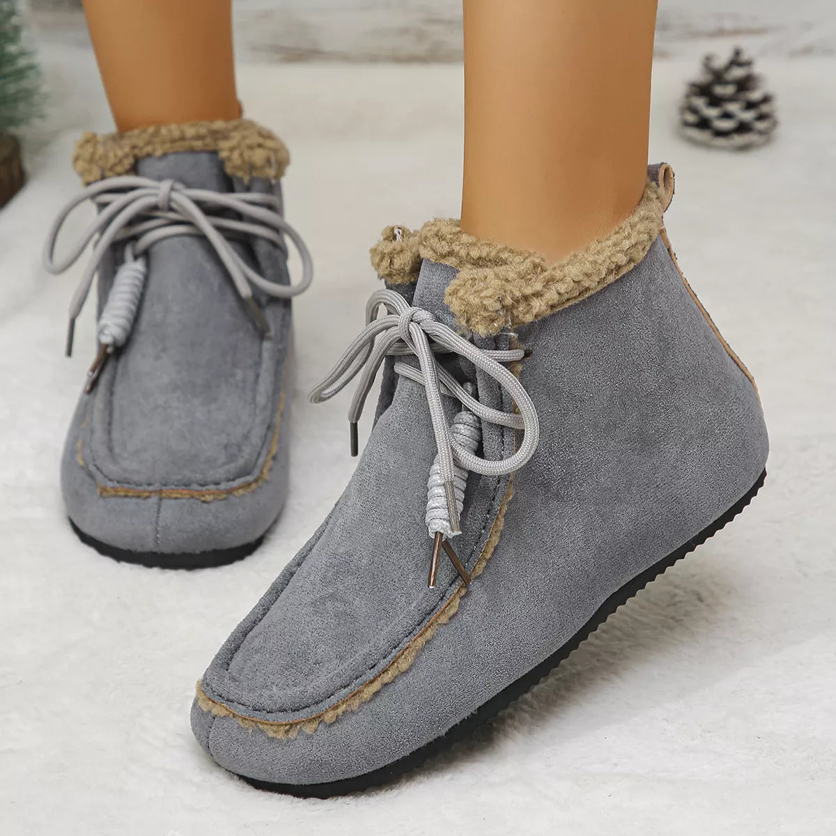 Plush lined ankle boots, sole detail