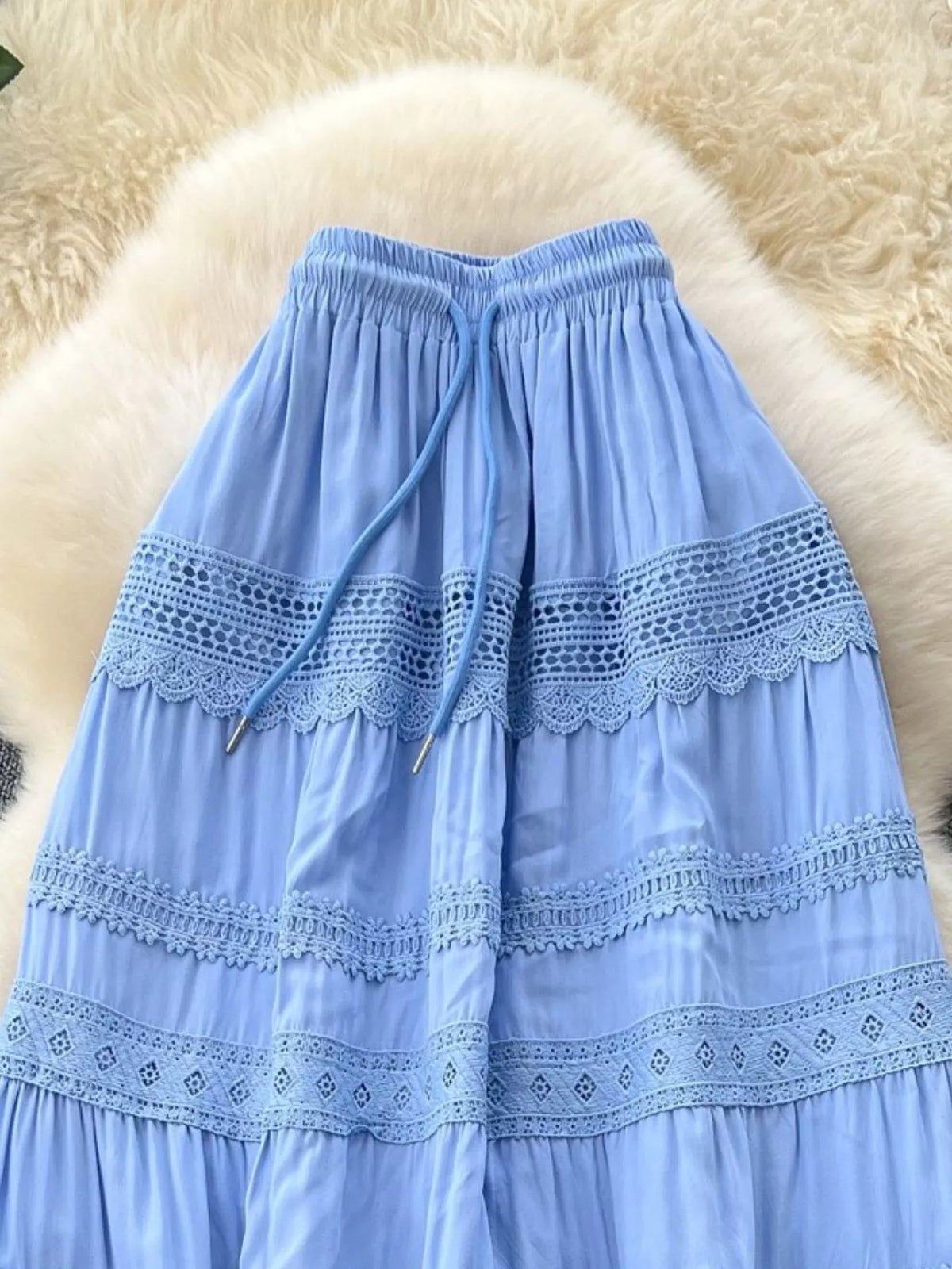 Drawstring lace tiered skirt movement