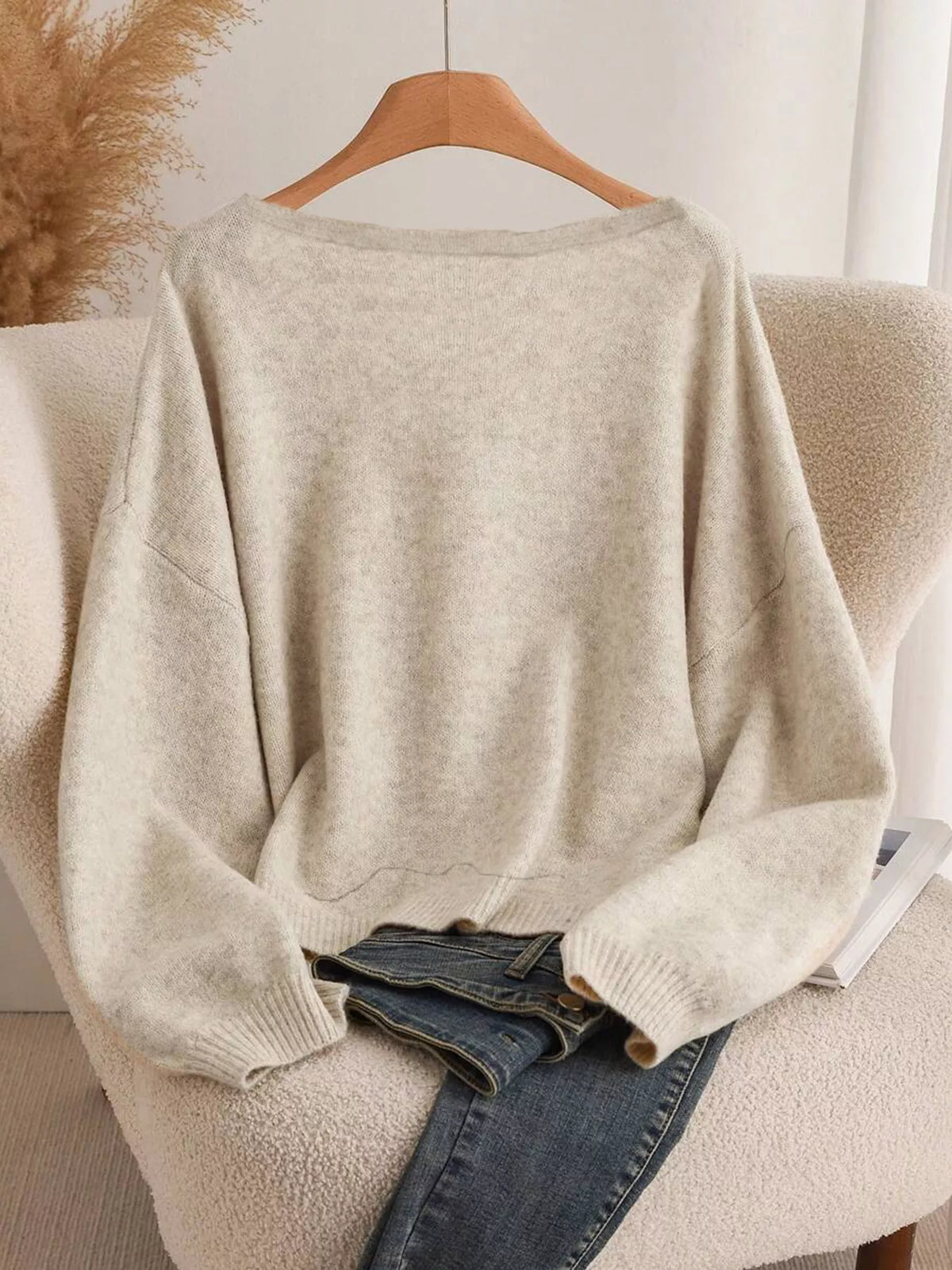 Bow knot cardigan neckline detail