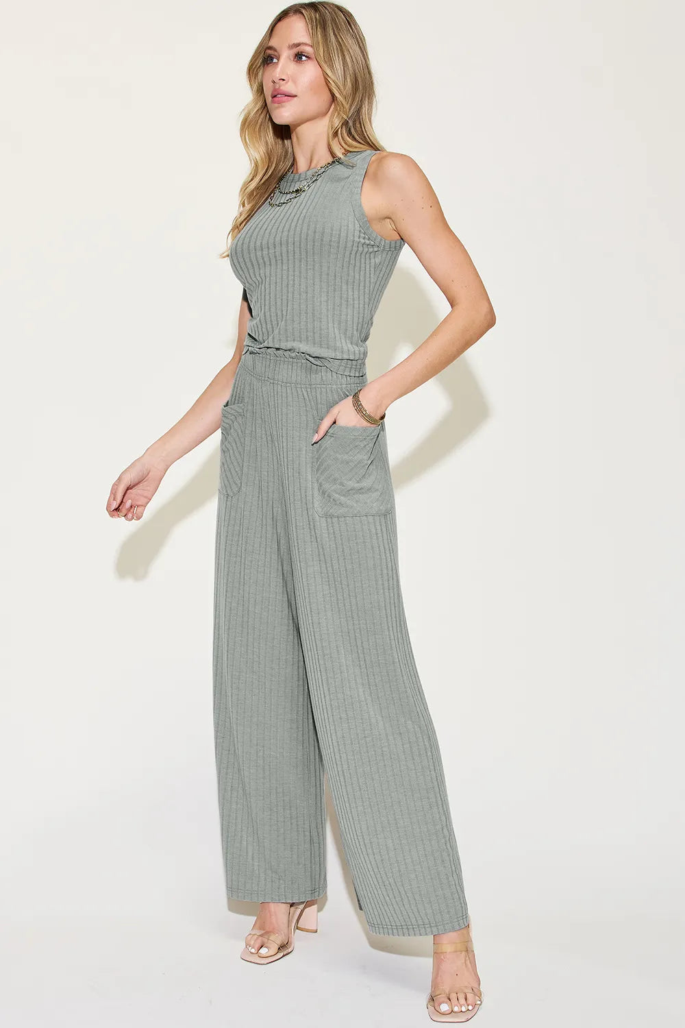 Wide leg pants set detail view