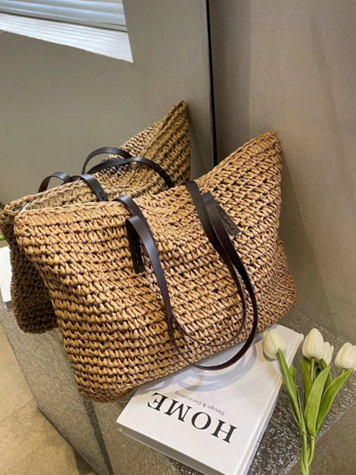 Straw shoulder bag in green