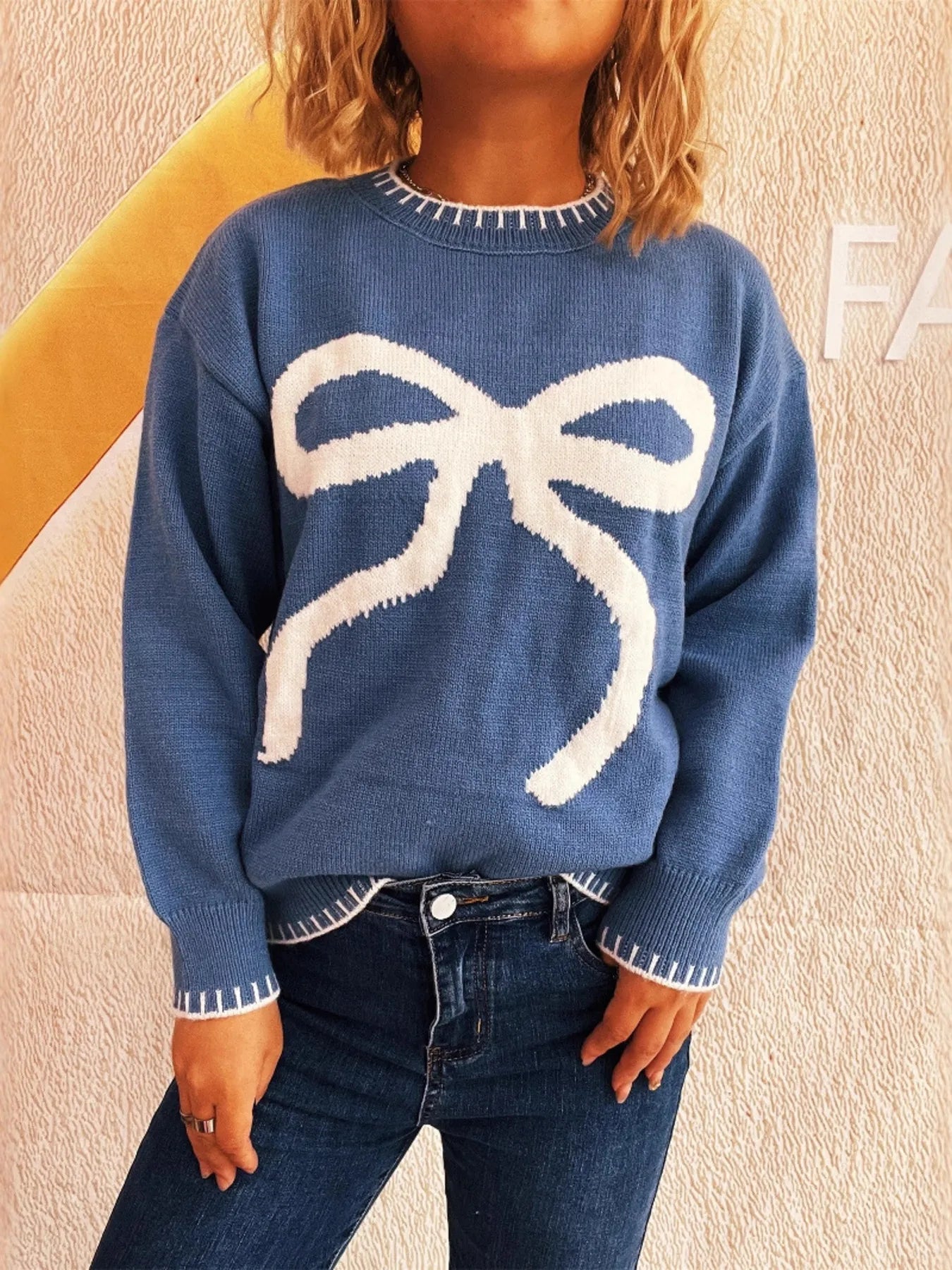 Bow Pattern Round Neck Sweater - Fashorio
