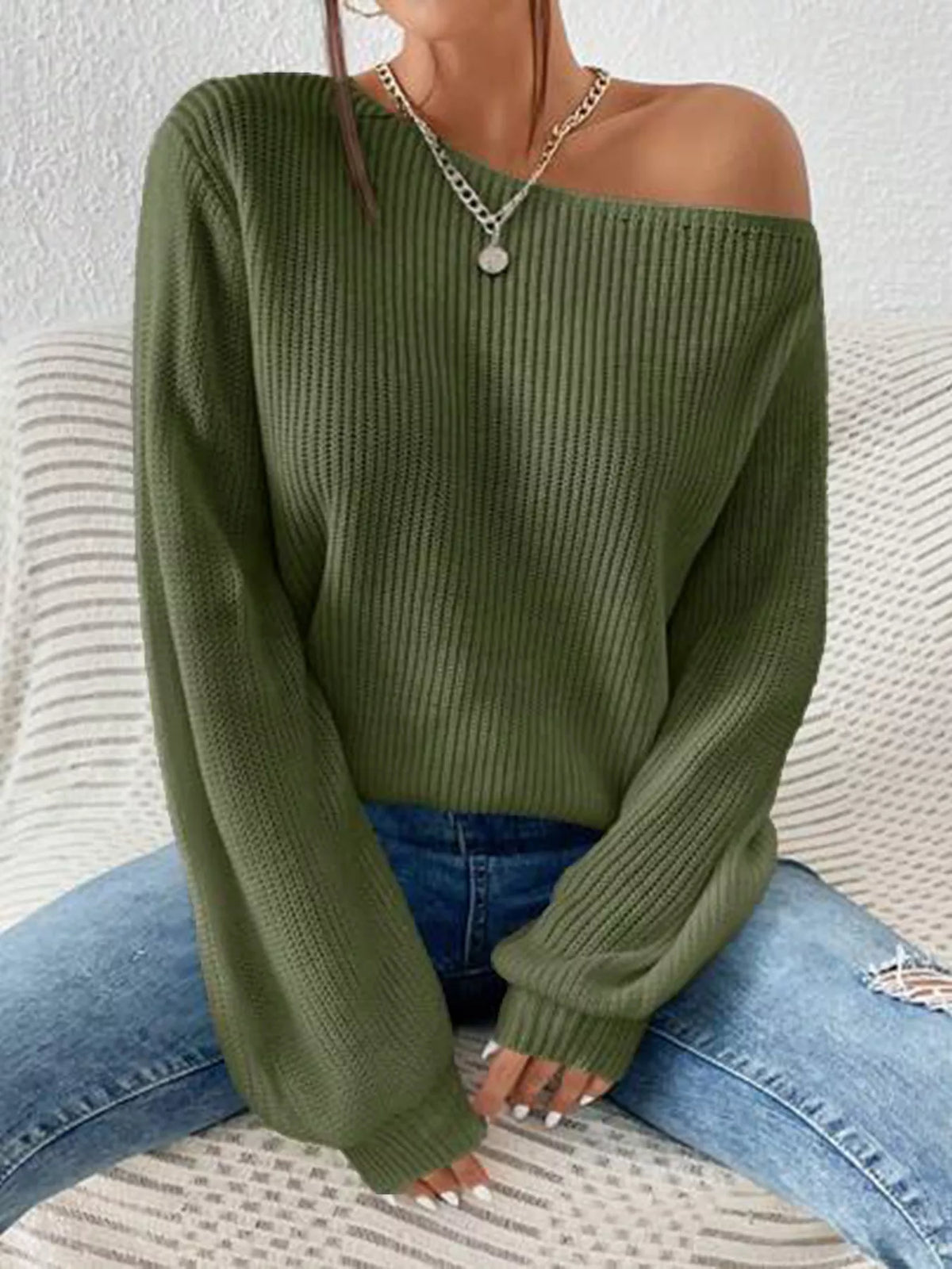 Single shoulder sweater styled look