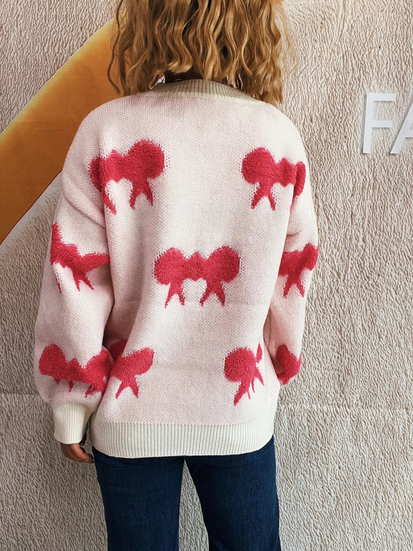 Bow Pattern Round Neck Sweater - Fashorio
