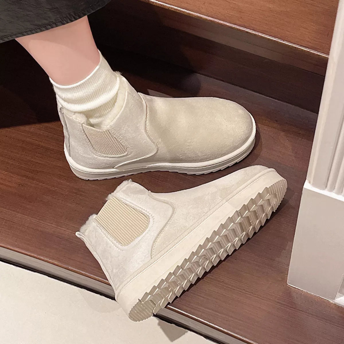 Round toe platform boots heel and sole detail