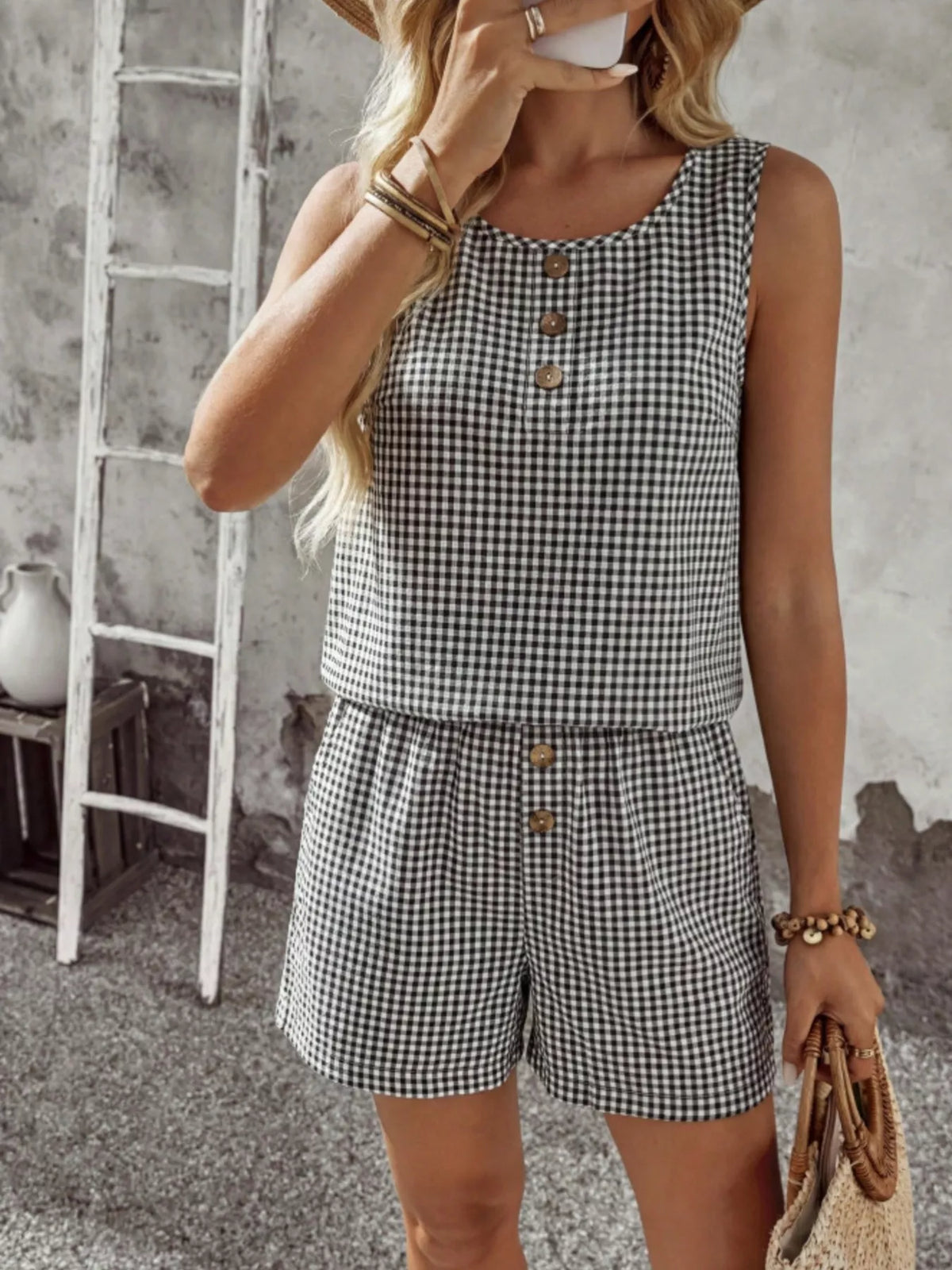 Buttoned gingham sleeveless top and shorts set detail