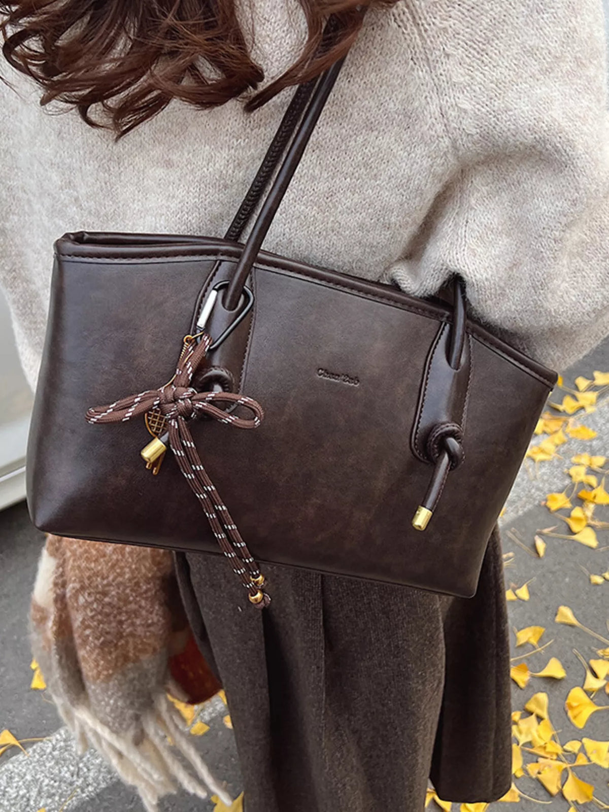 Leather shoulder bag back view