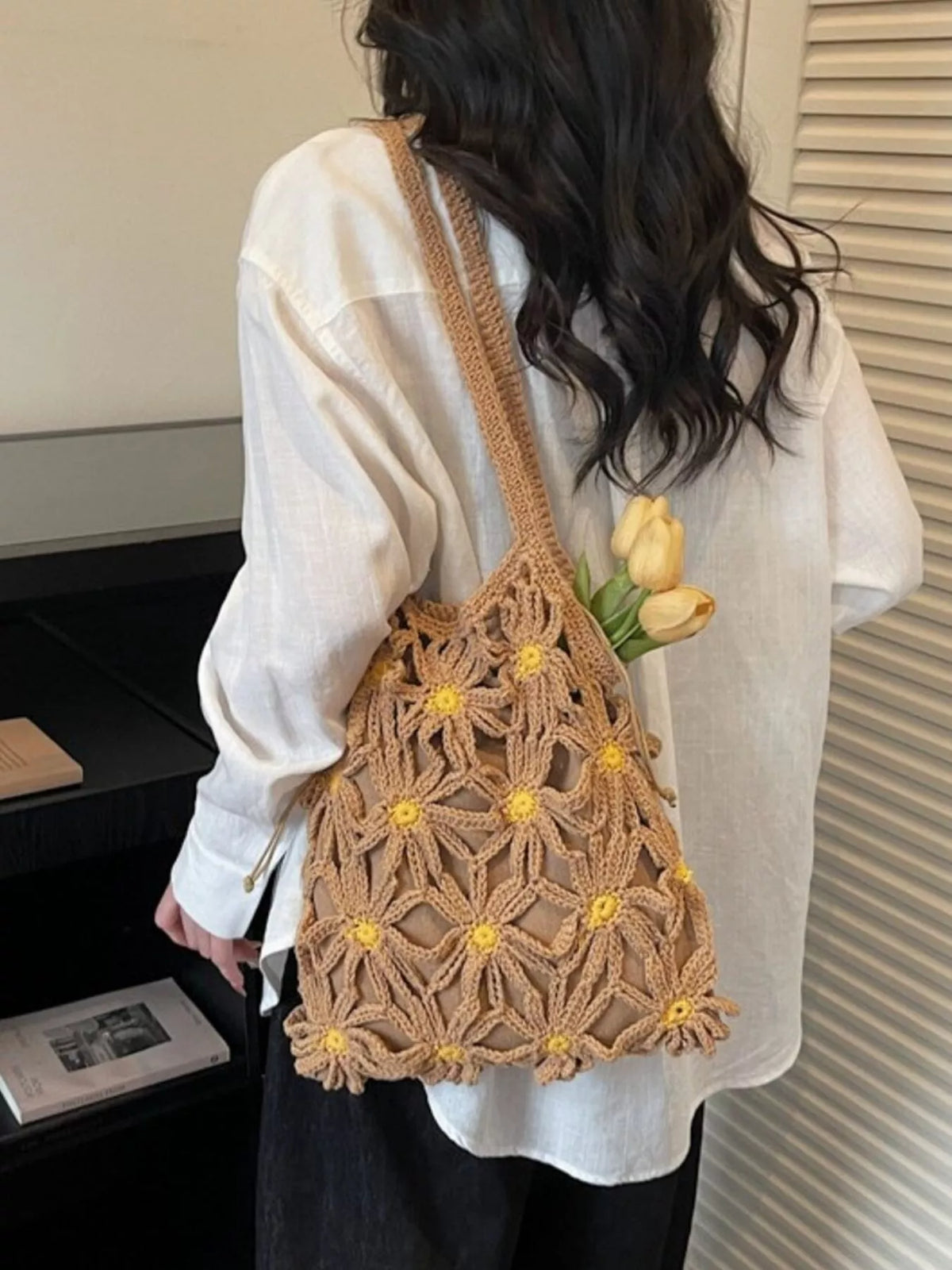 Crochet daisy bag shoulder carry view