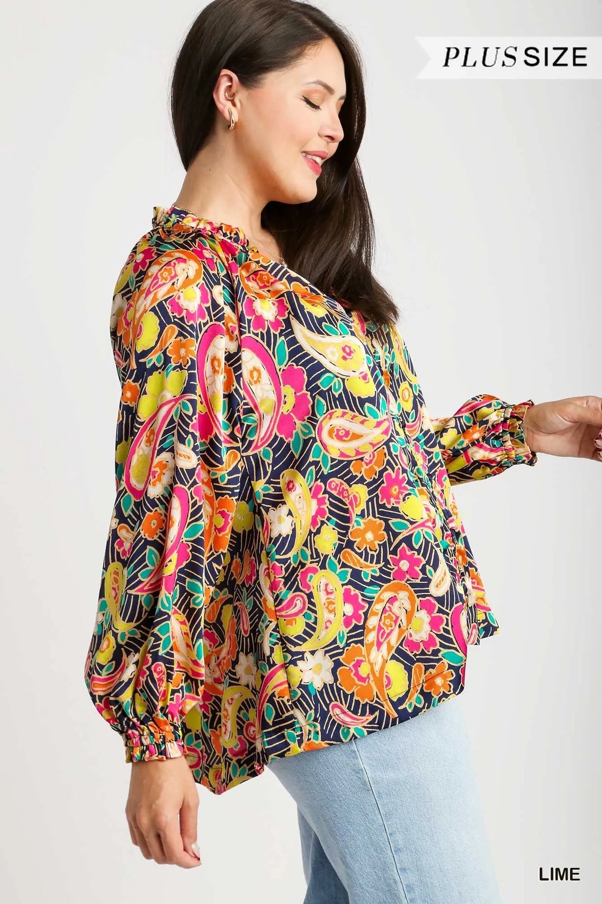 Bright paisley print fabric texture