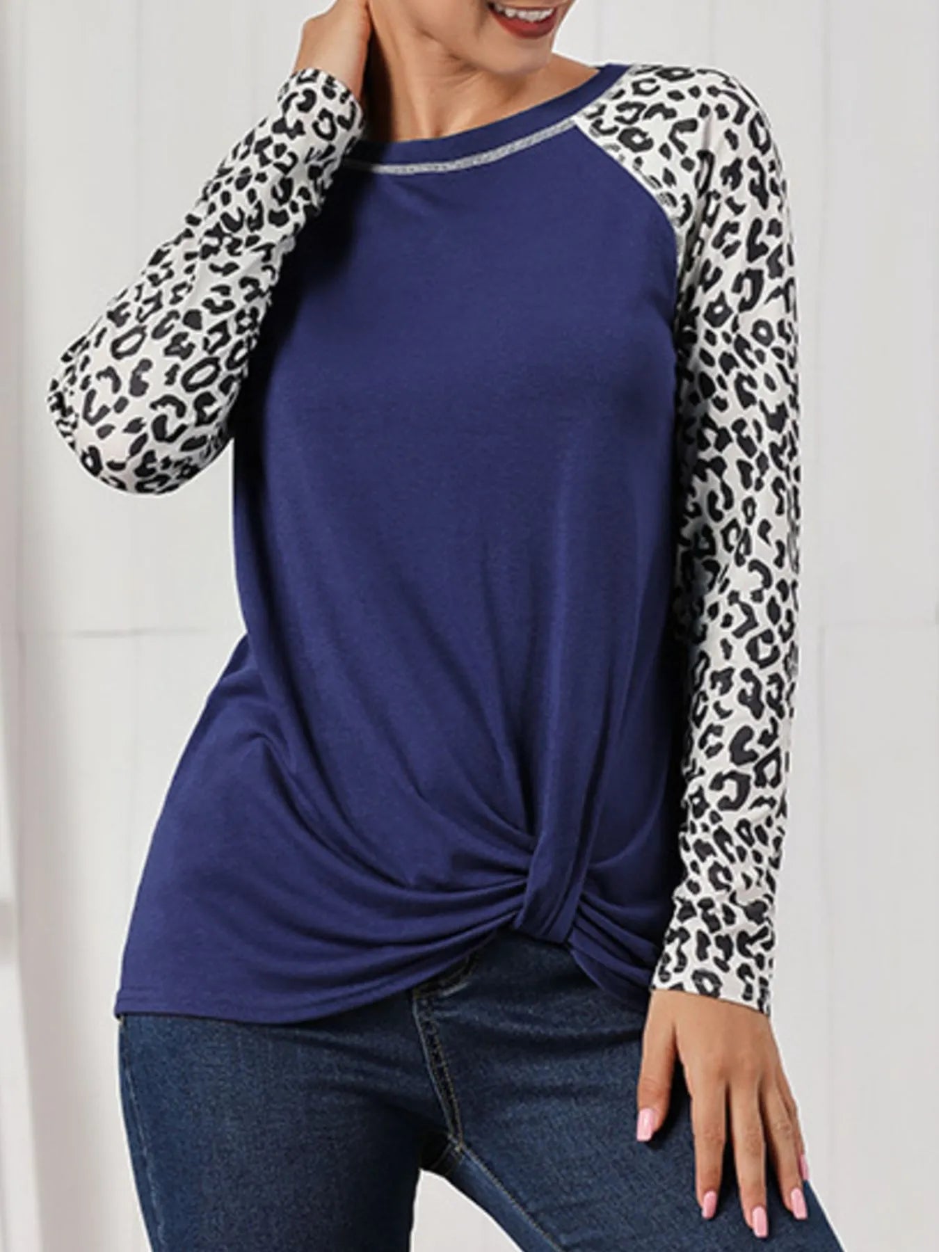 Leopard Print Raglan Sleeve Twist Hem T-Shirt - Fashorio