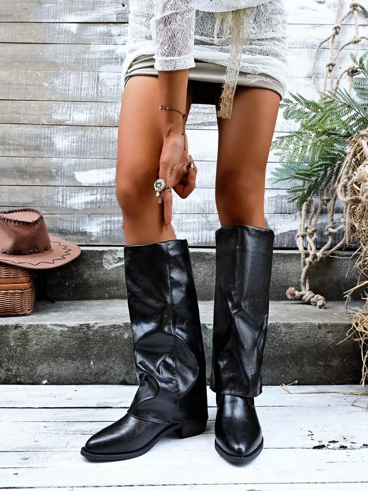 Pointed toe block heel boots toe detail