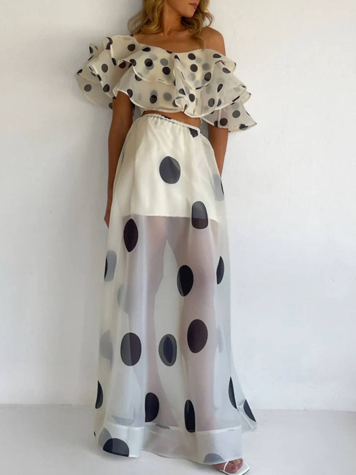 Polka dot ruffle set full look