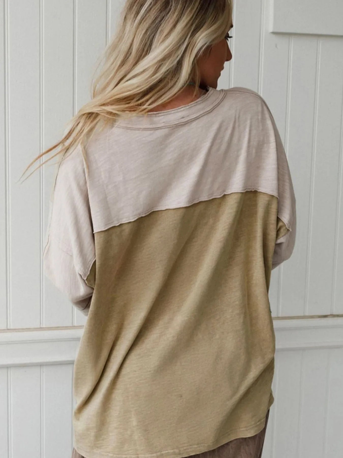 Floral Patch Color Block V-Neck T-Shirt - Fashorio