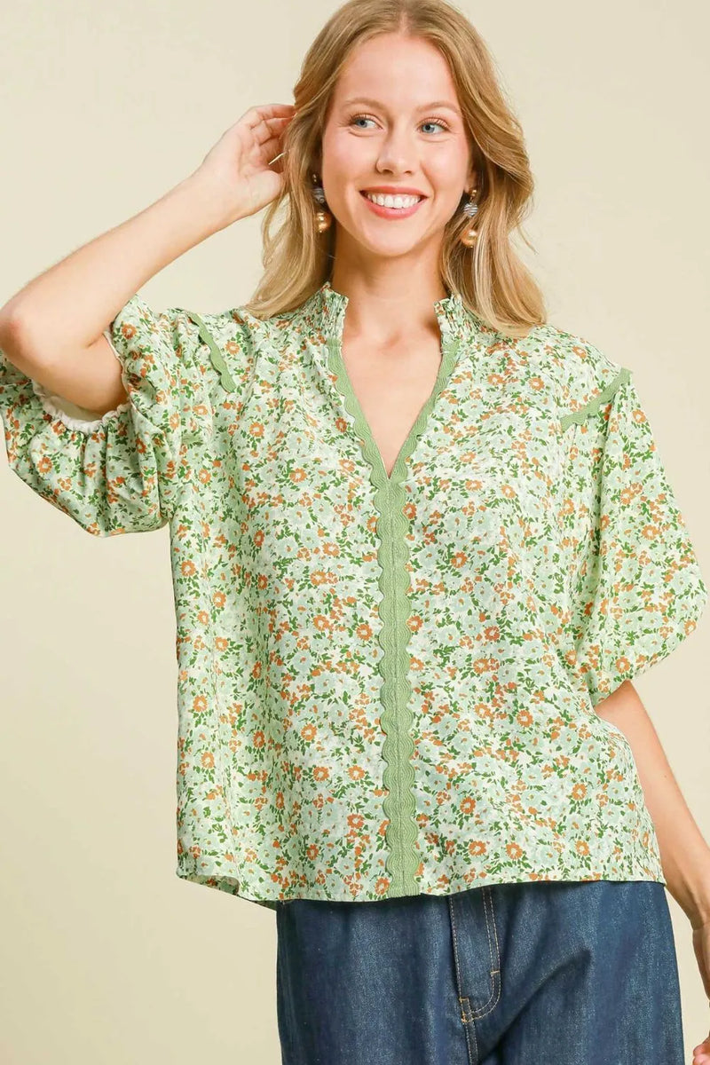 Floral print puff sleeve top plus size front view
