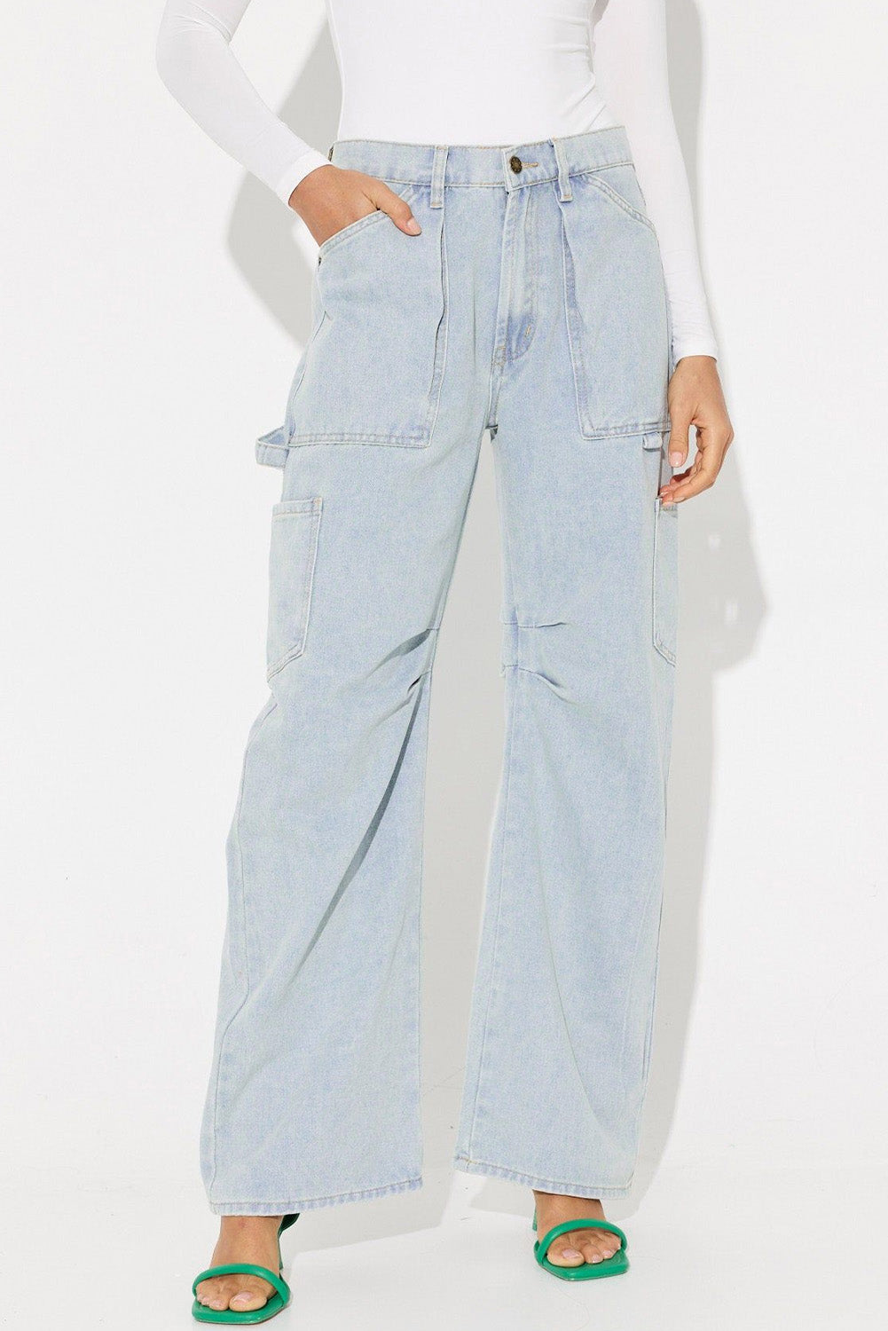 Multi pocket baggy jeans angled fit view
