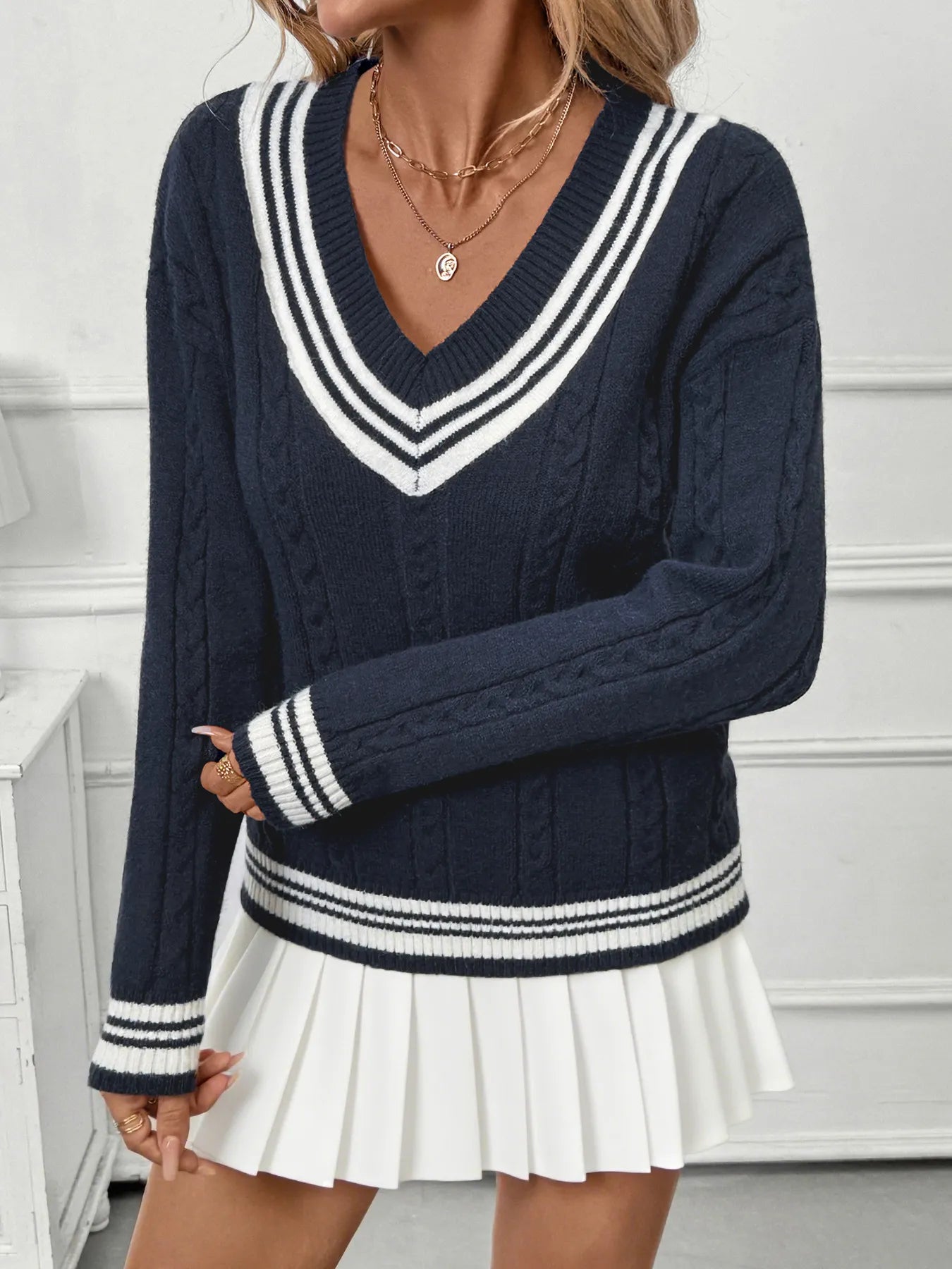 Contrast Striped V-Neck Sweater - Fashorio