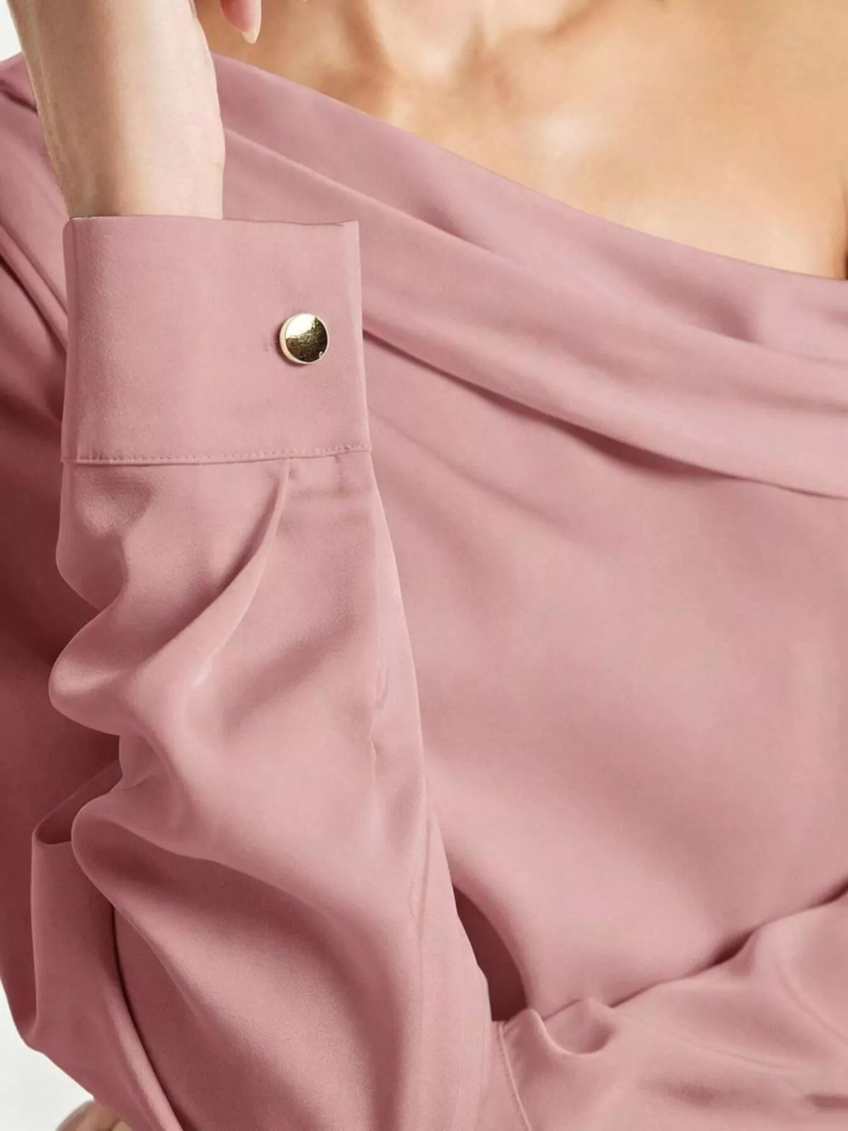 One shoulder neckline detail