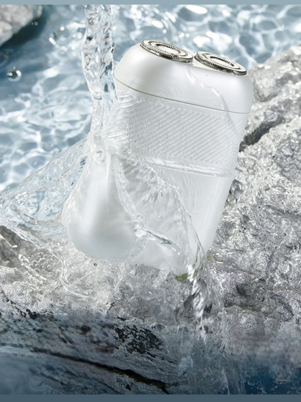 Compact shaver held in hand