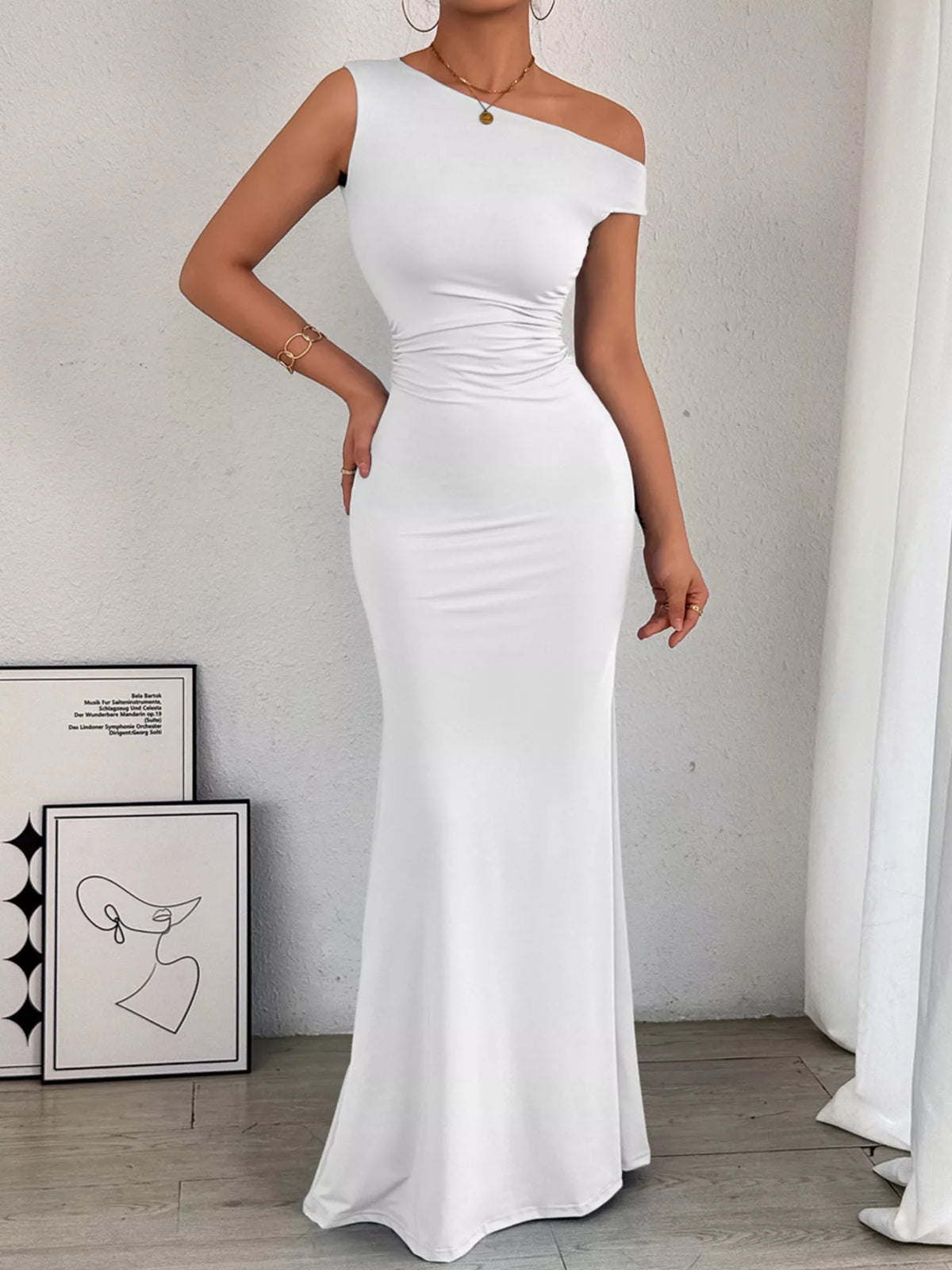 Fabric stretch and ruching detail