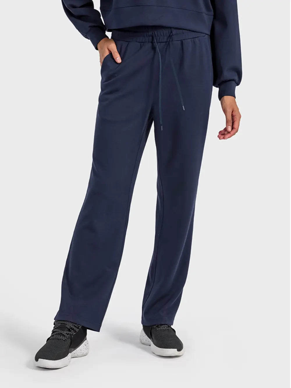Sport pants pocket detail