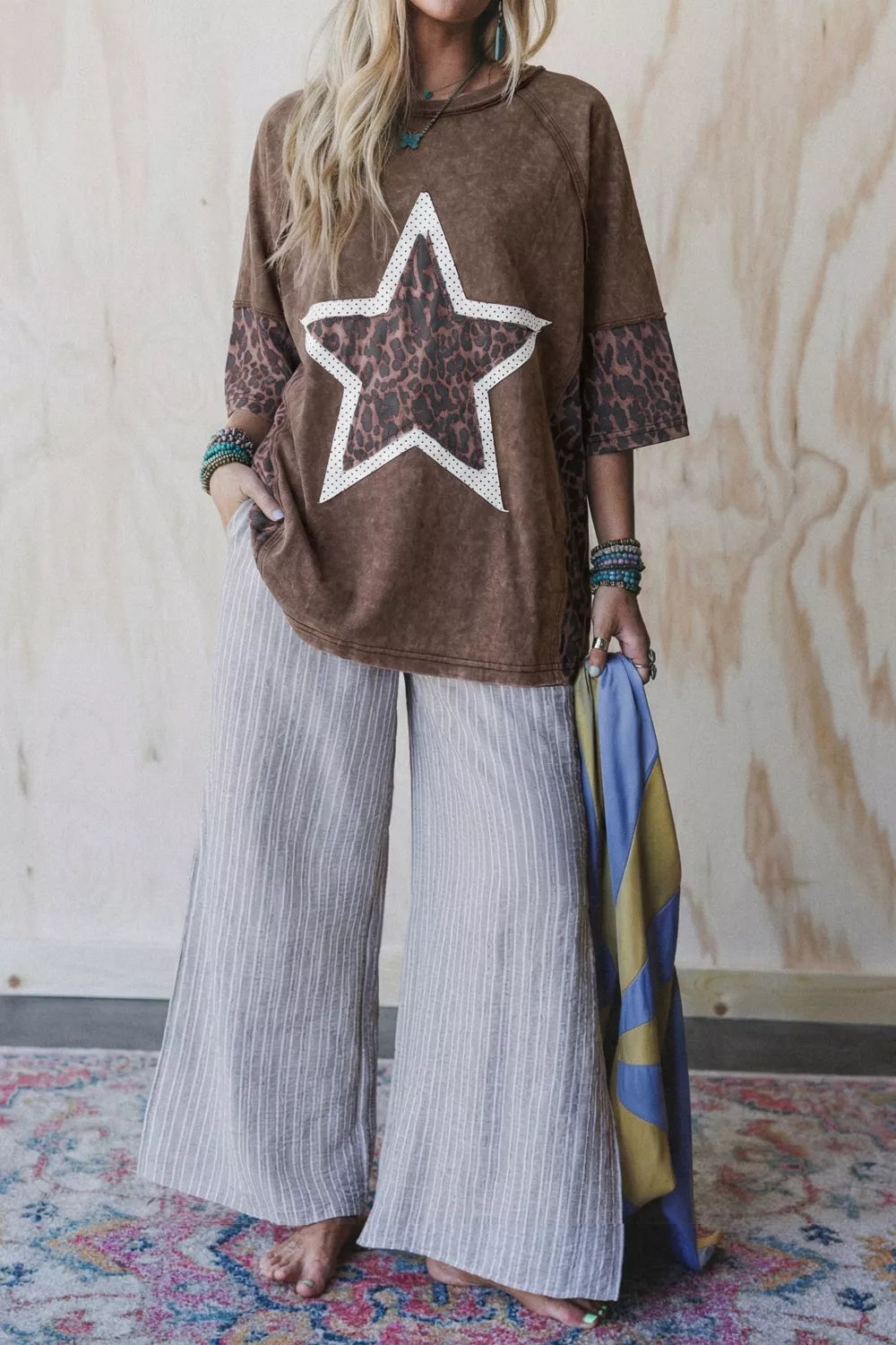 Side view of the cropped cotton tee in coffee brown
