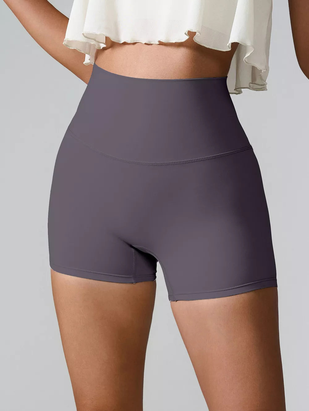 High waist pocket active shorts detail view
