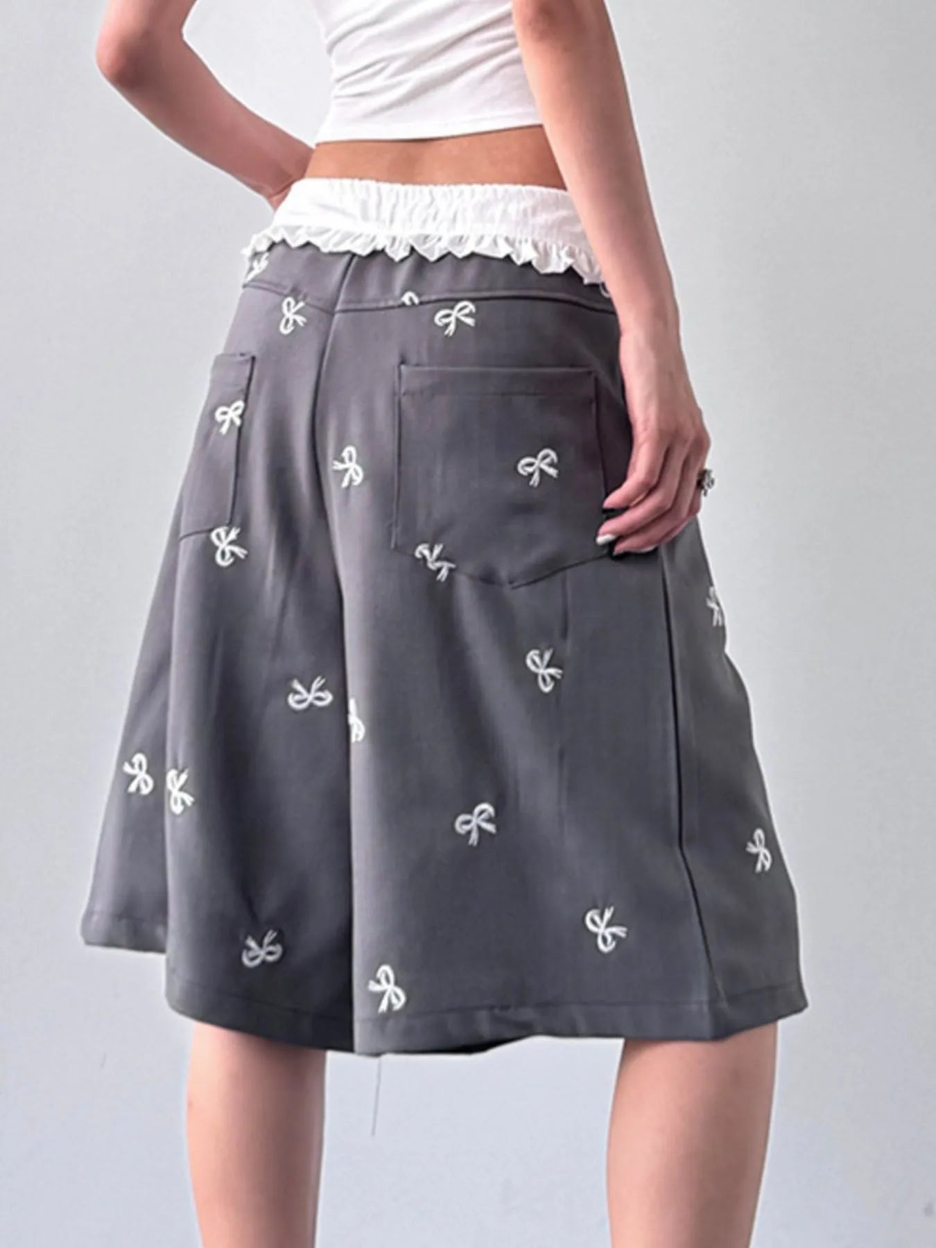 Bow Print Wide Leg Shorts with Contrast Ruffle Waistband - Fashorio