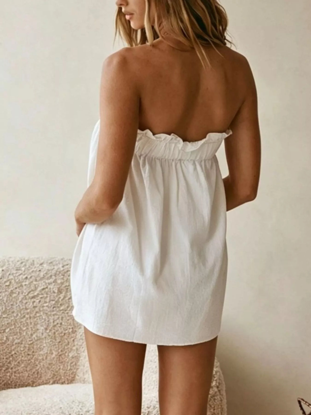 Detail of the ruffled skirt hem