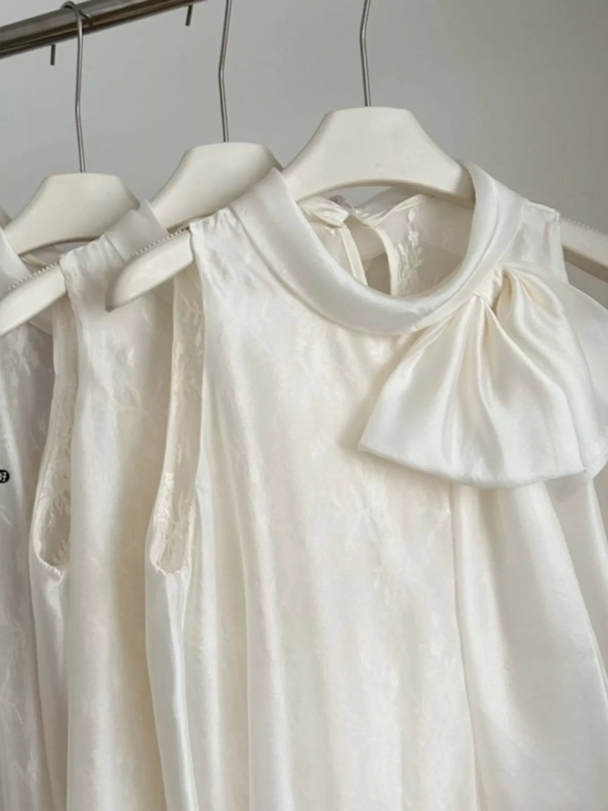 Bow chiffon sleeveless top, detail view