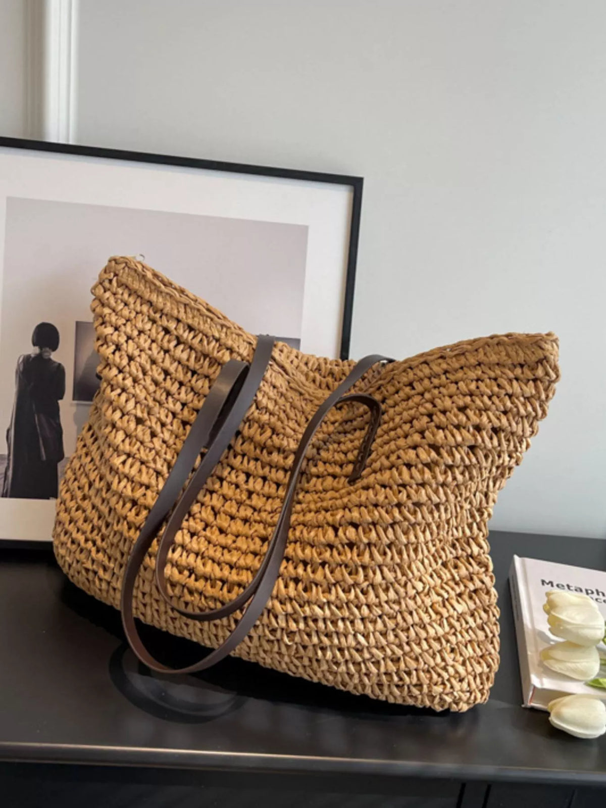 Straw shoulder bag handle detail
