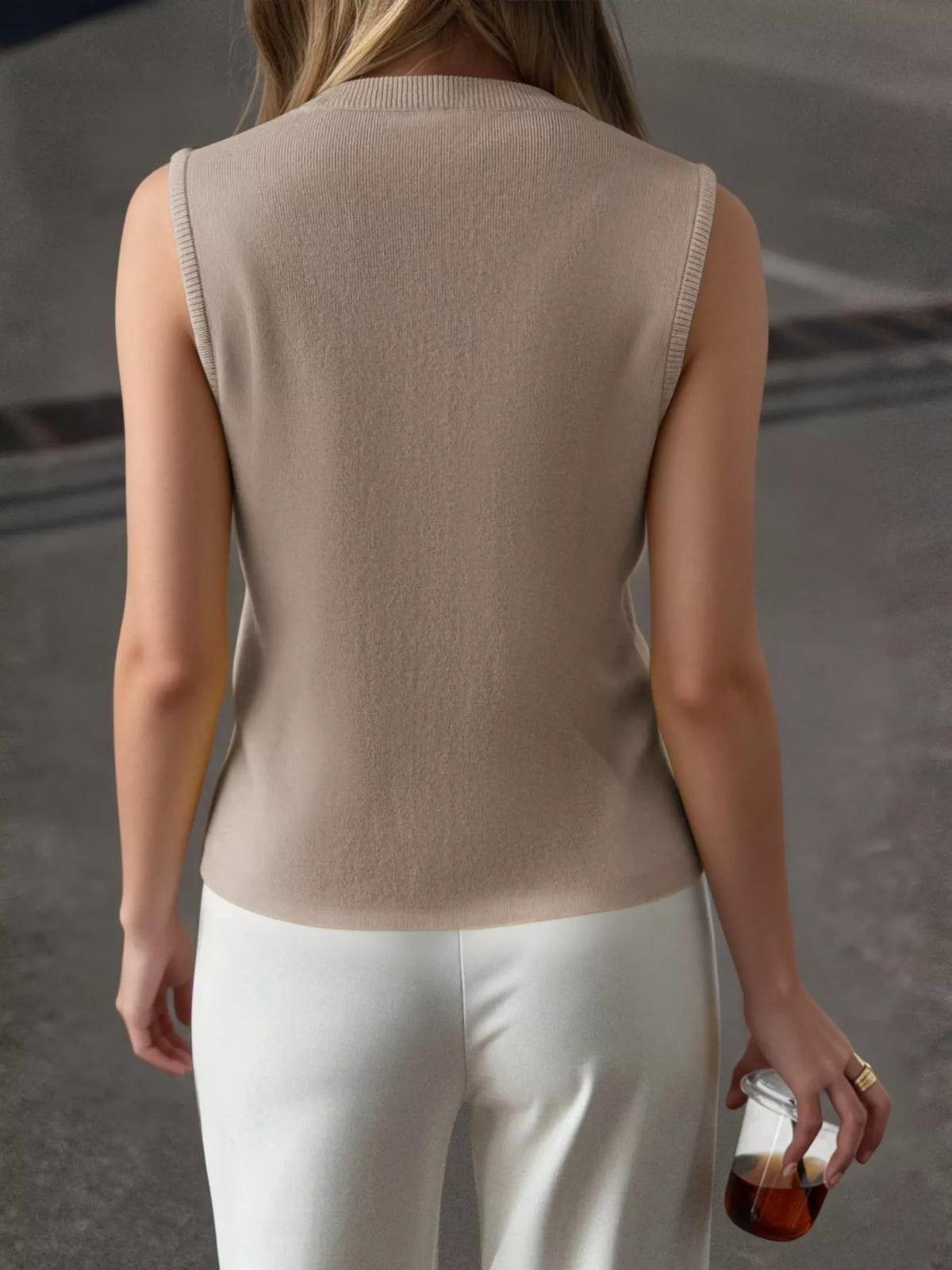 Sleeveless knit vest full look