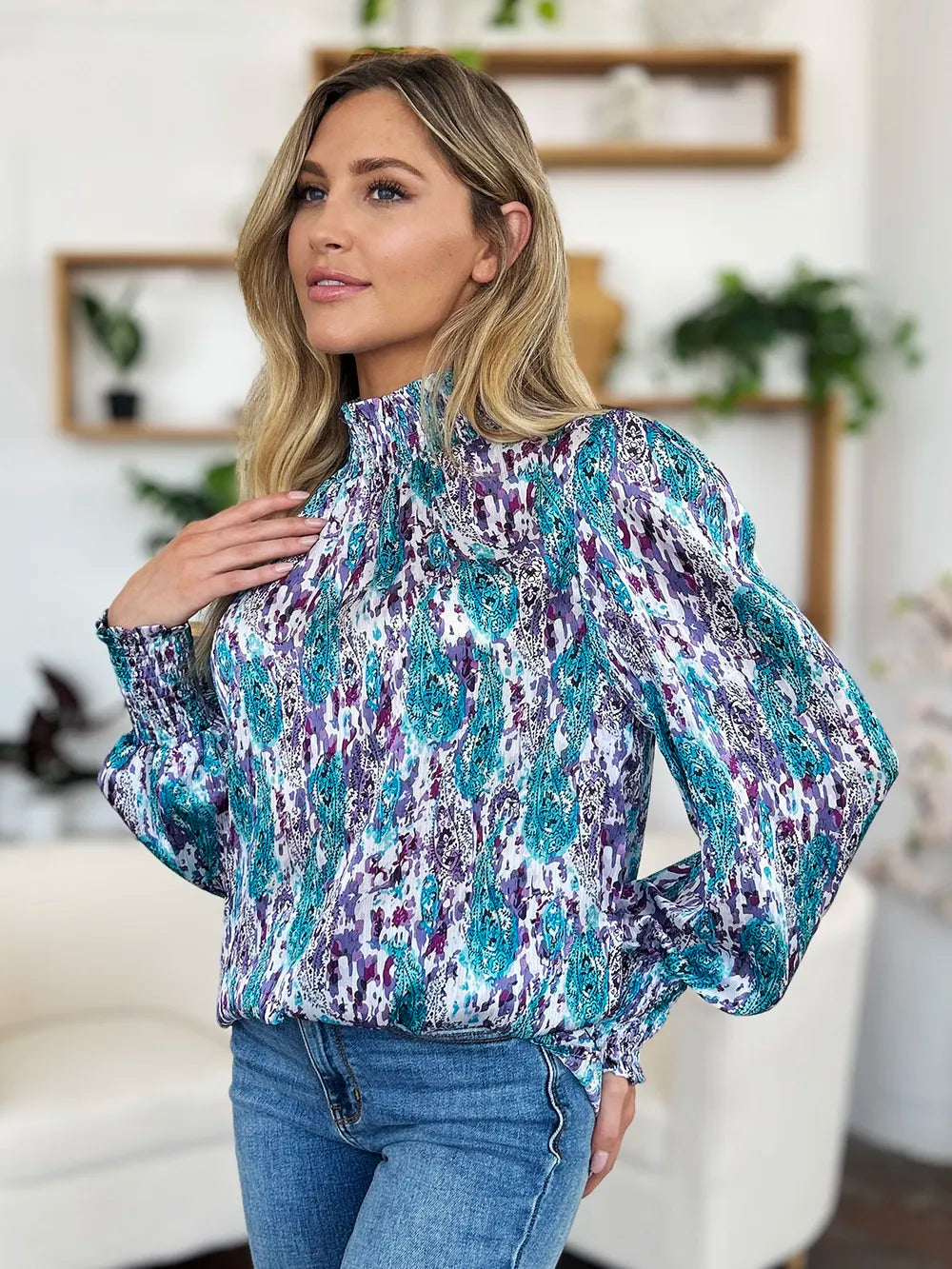 Long sleeve cuff detail of the blouse