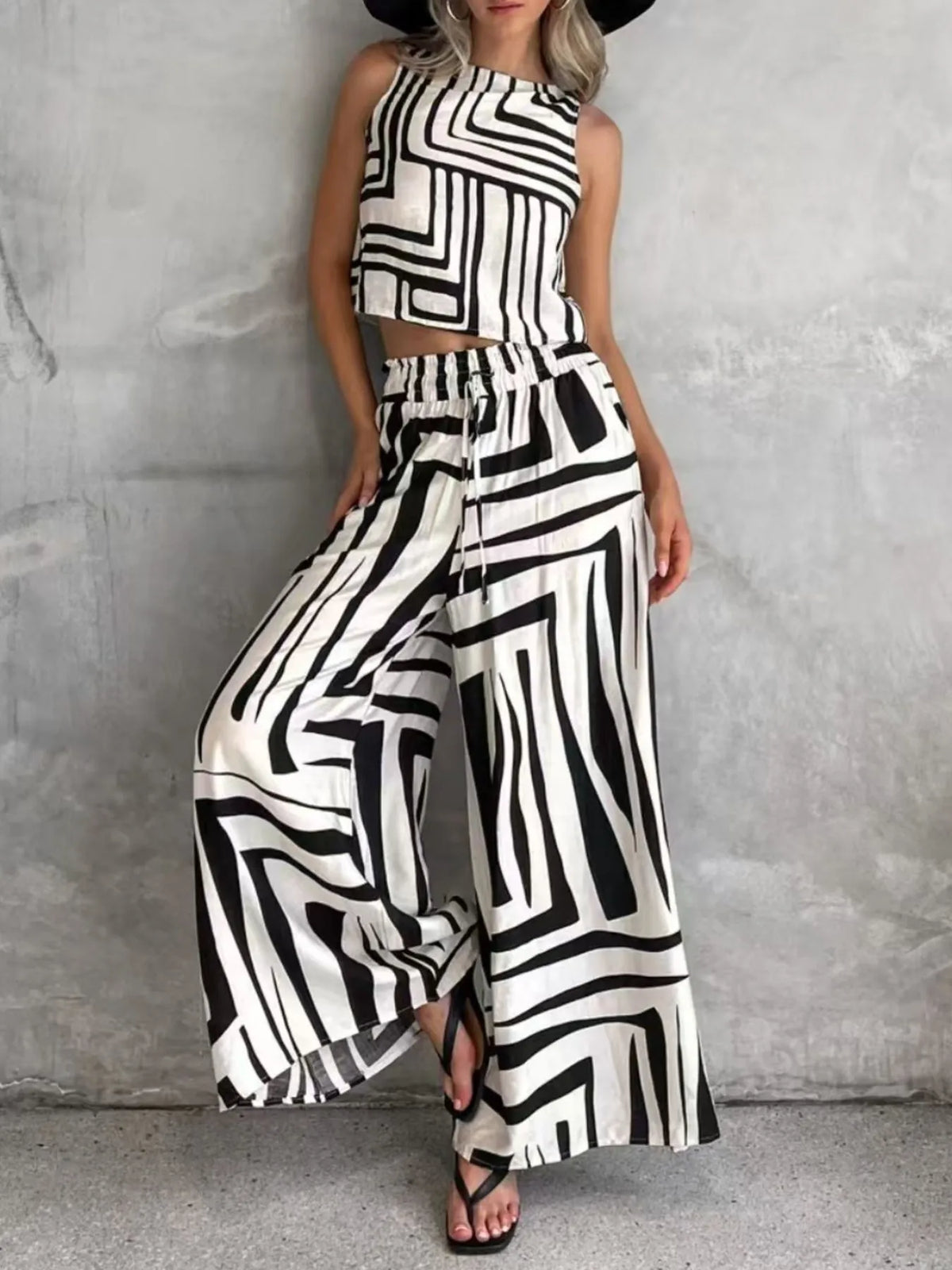 Geometric print matching pants set detail view