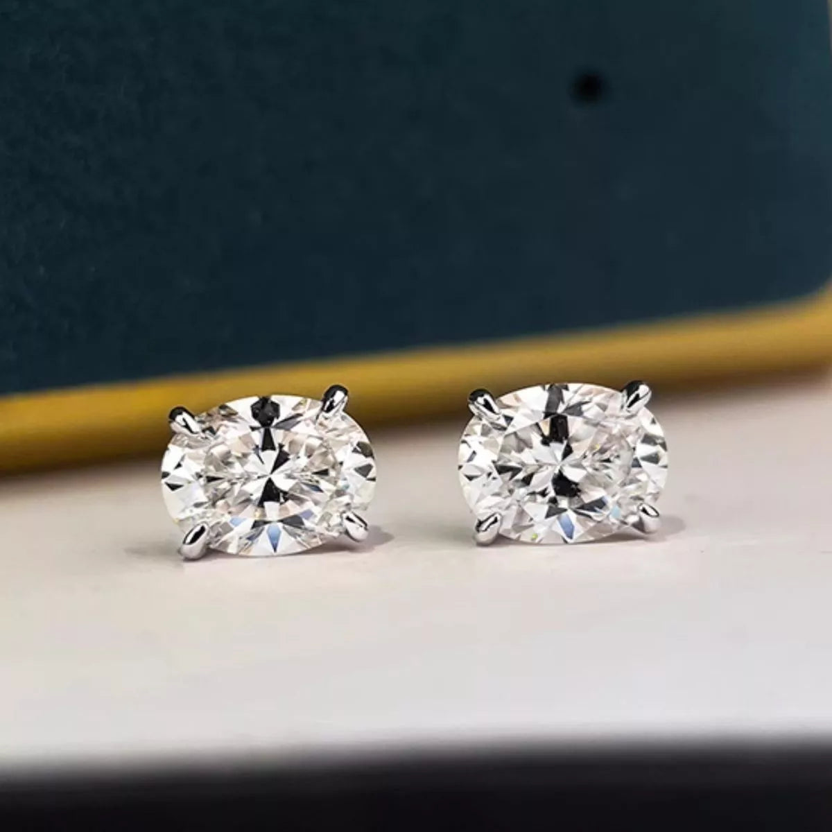 Side profile of the moissanite stud setting