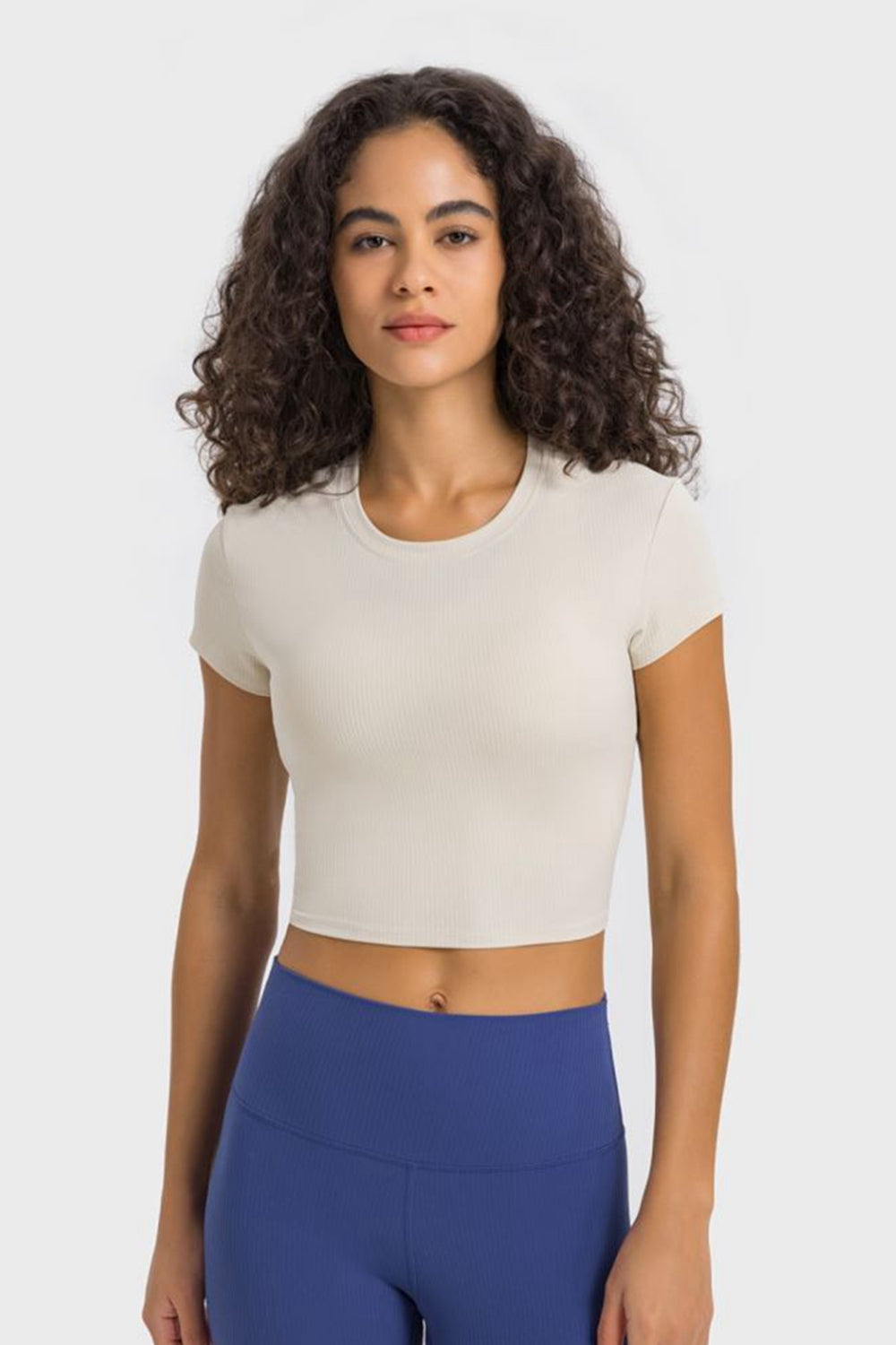 Round neck cropped sports t-shirt hem detail