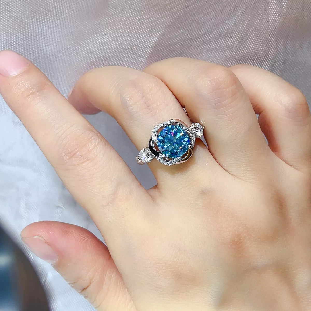 Side profile of the 925 sterling silver moissanite band