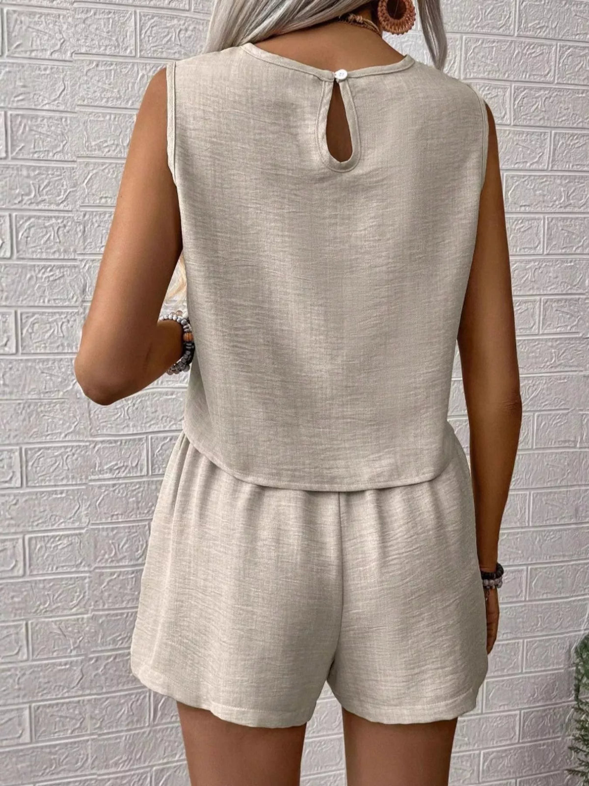 Sleeveless set side view