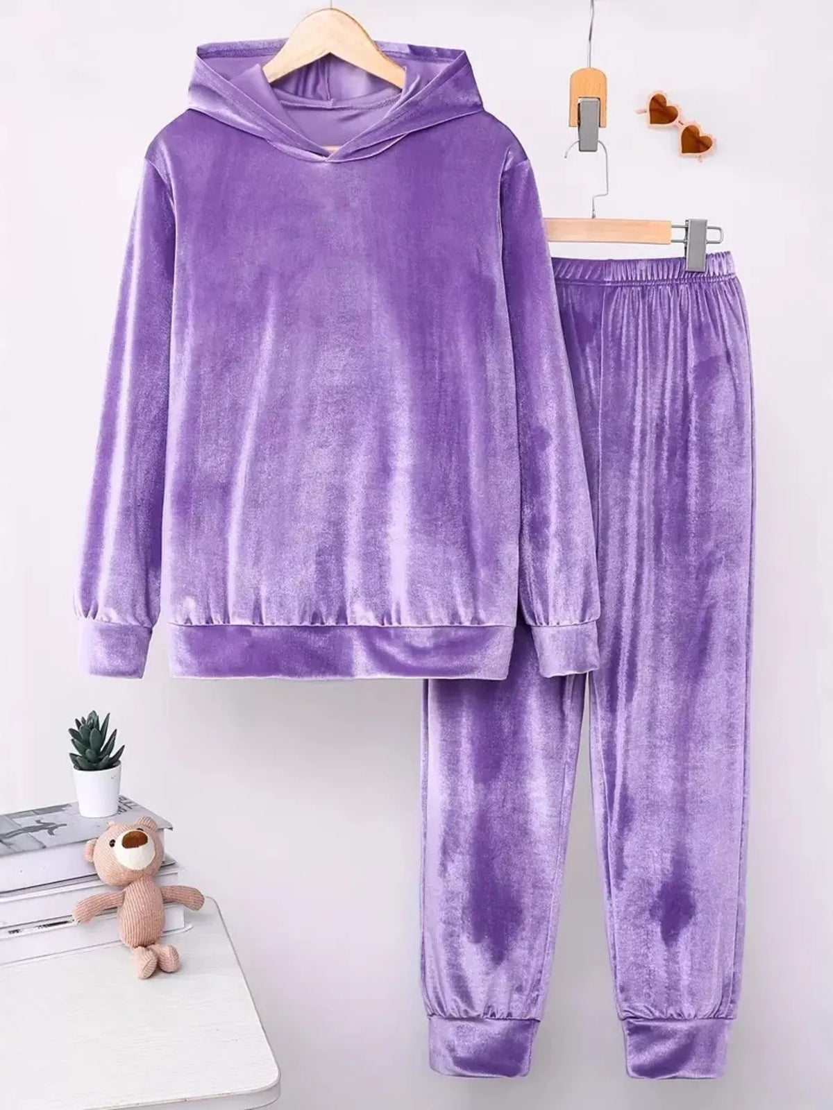 Velvet hoodie set fabric texture detail
