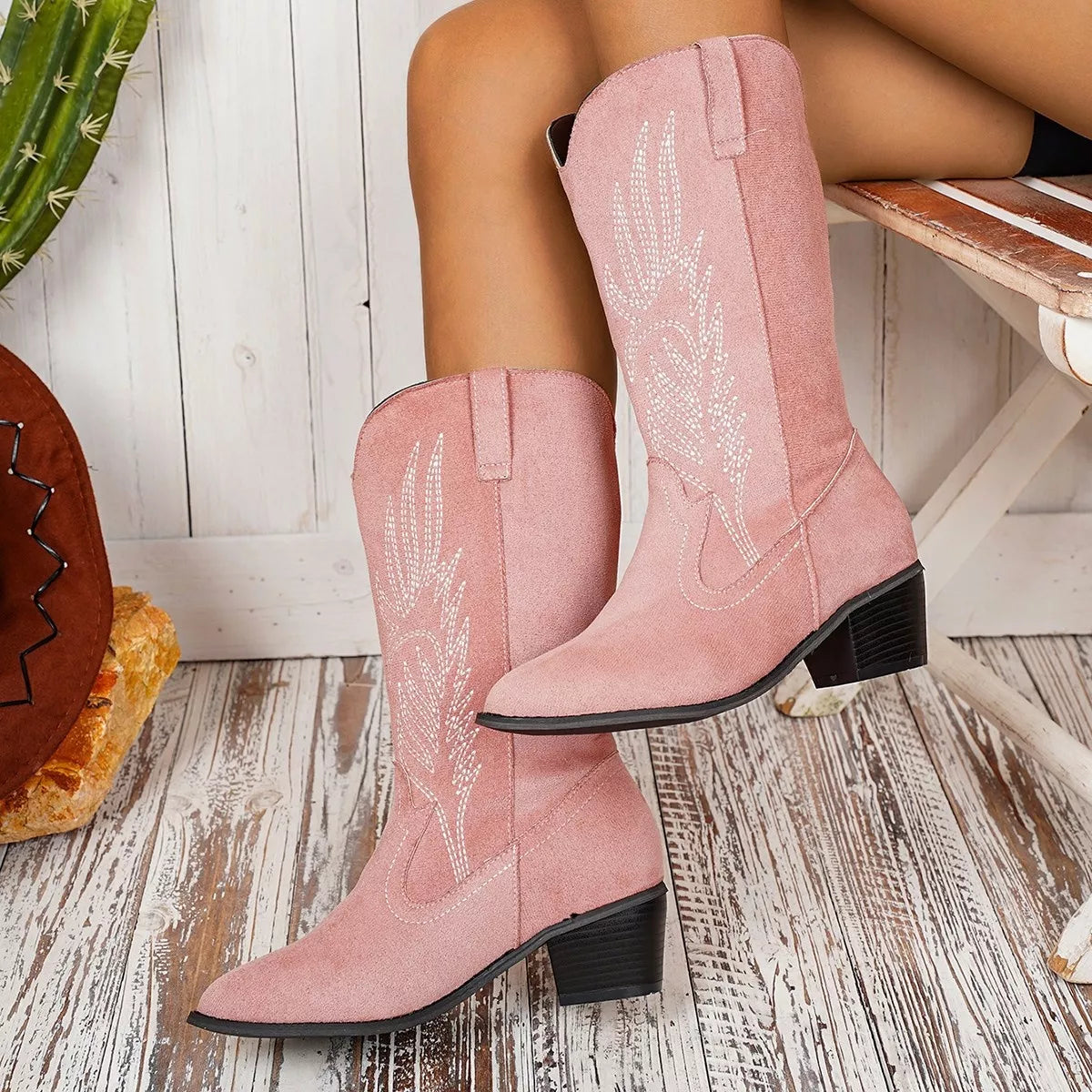 Point toe block heel boots, lining detail