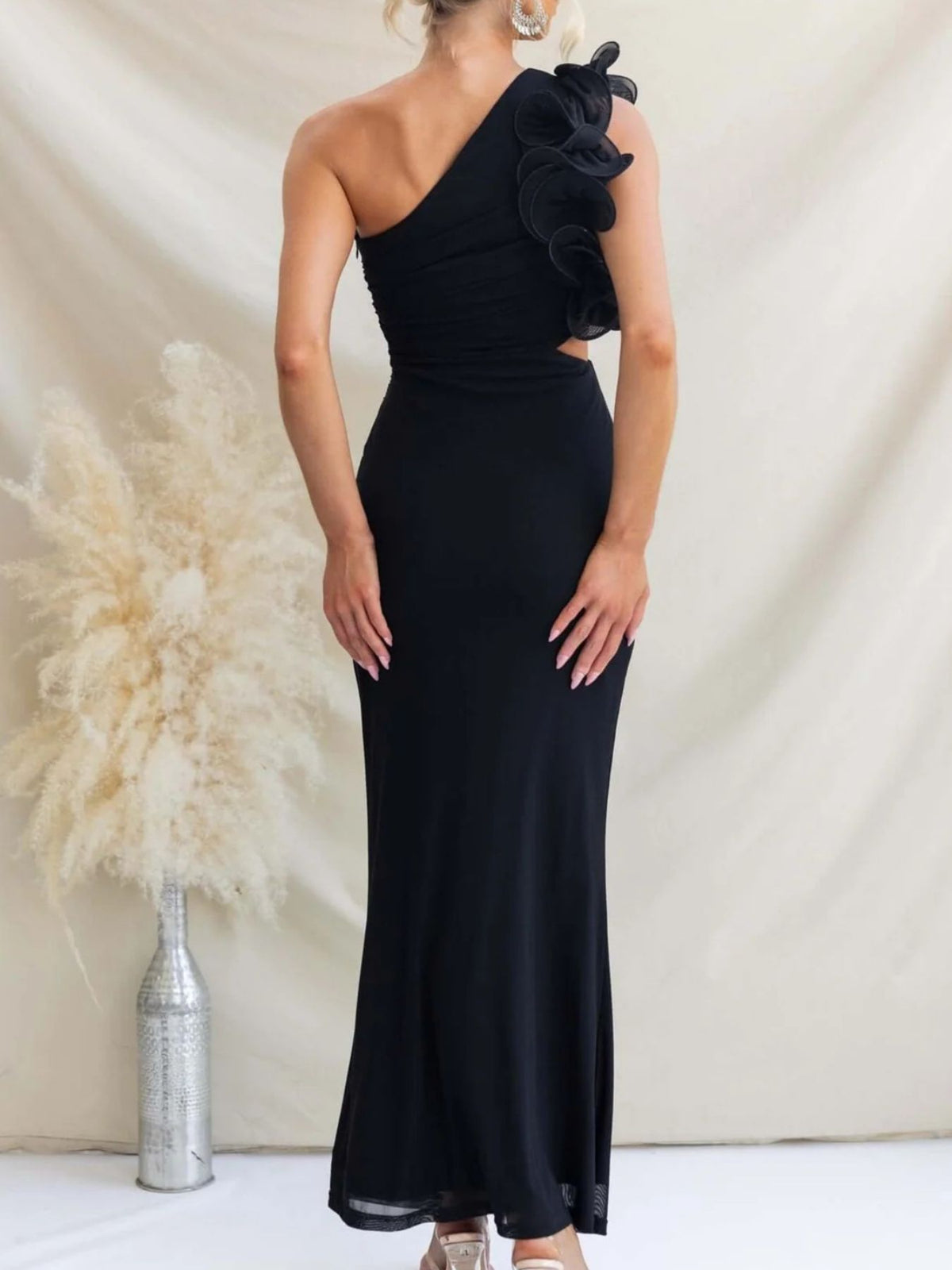 One shoulder floral trim sleeveless maxi dress styled look