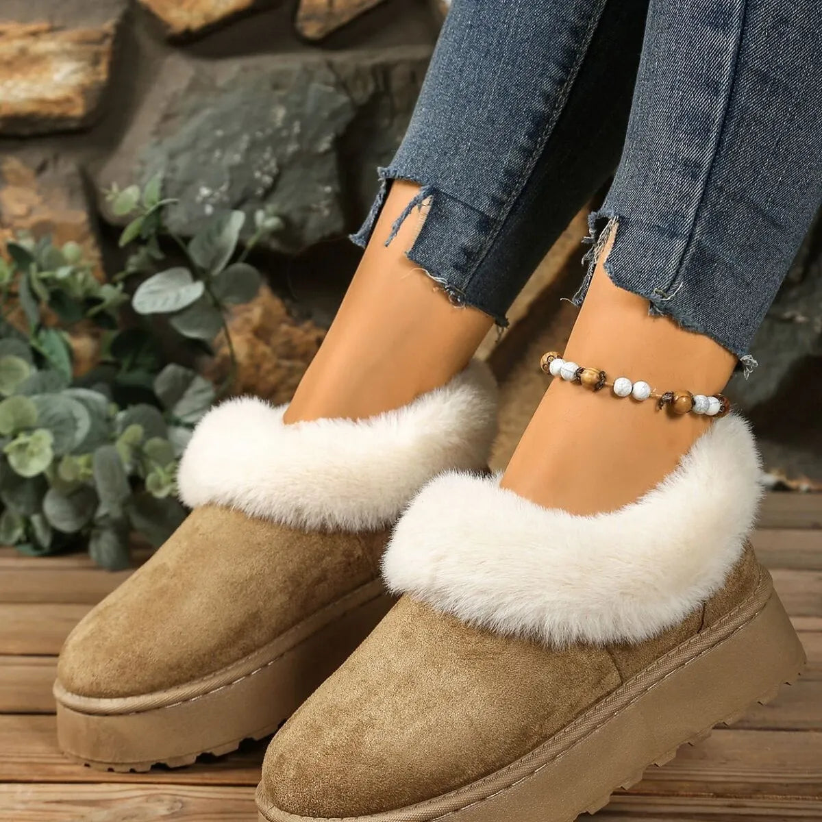 Fuzzy trim round toe platform boots toe close up